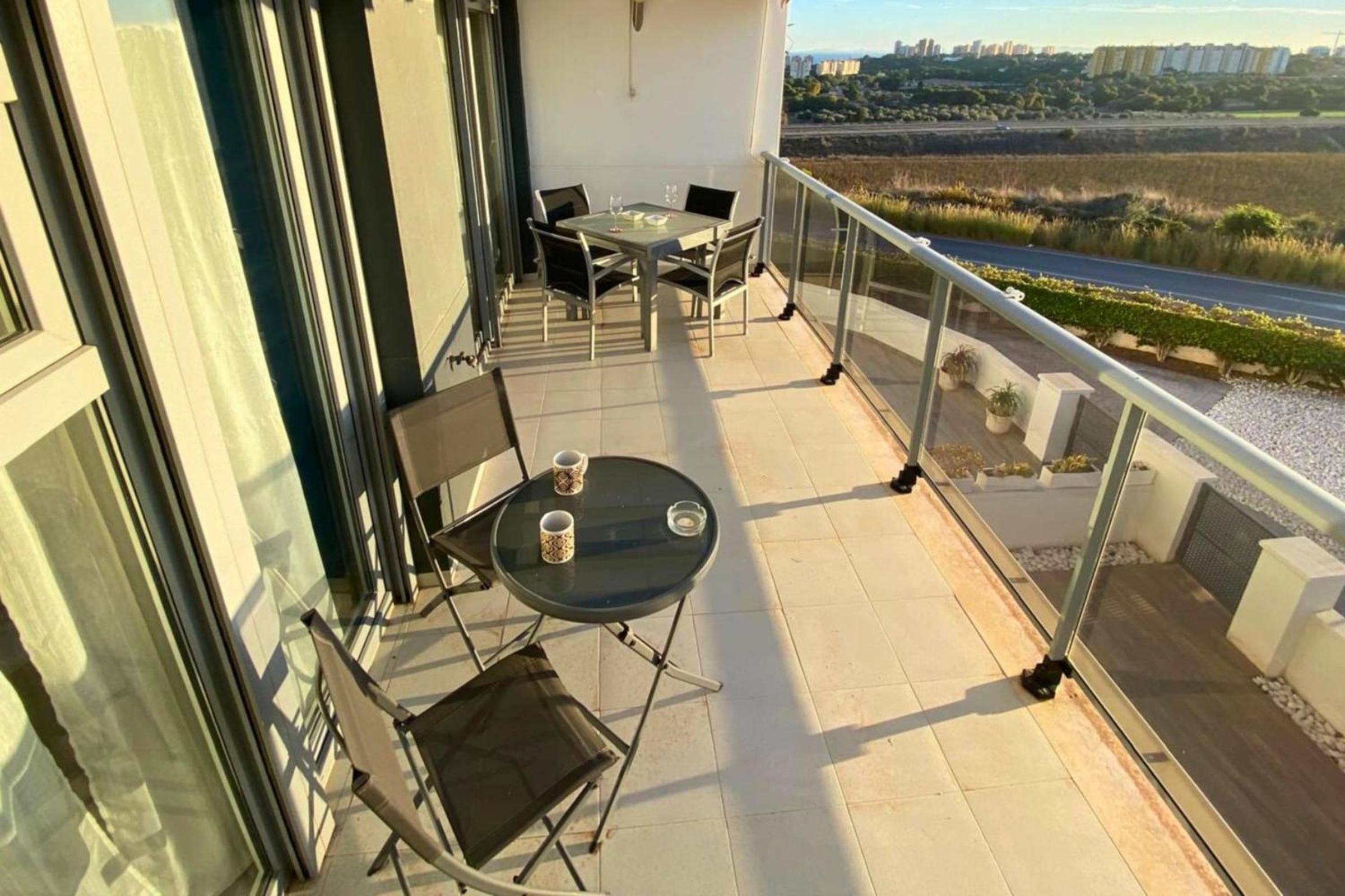 Modern flat with swimming pool terrace and equipped solarium