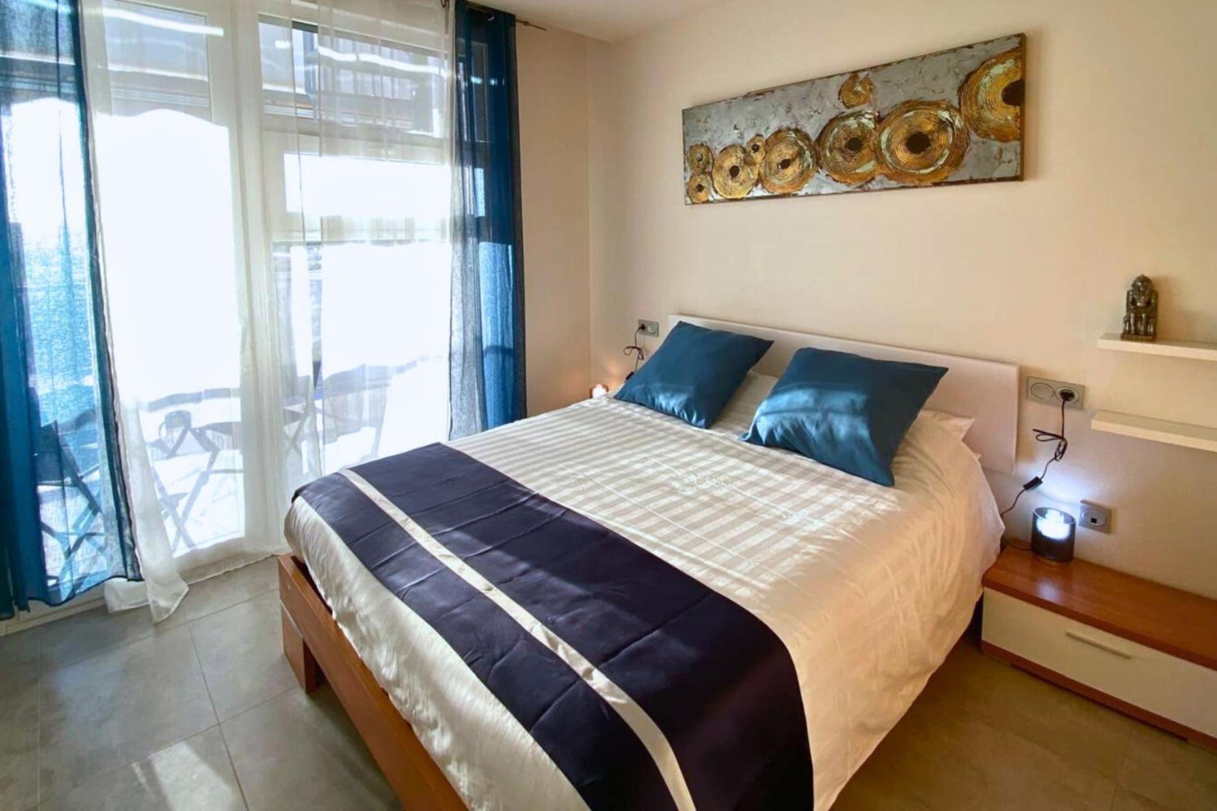 Modern flat with swimming pool terrace and equipped solarium