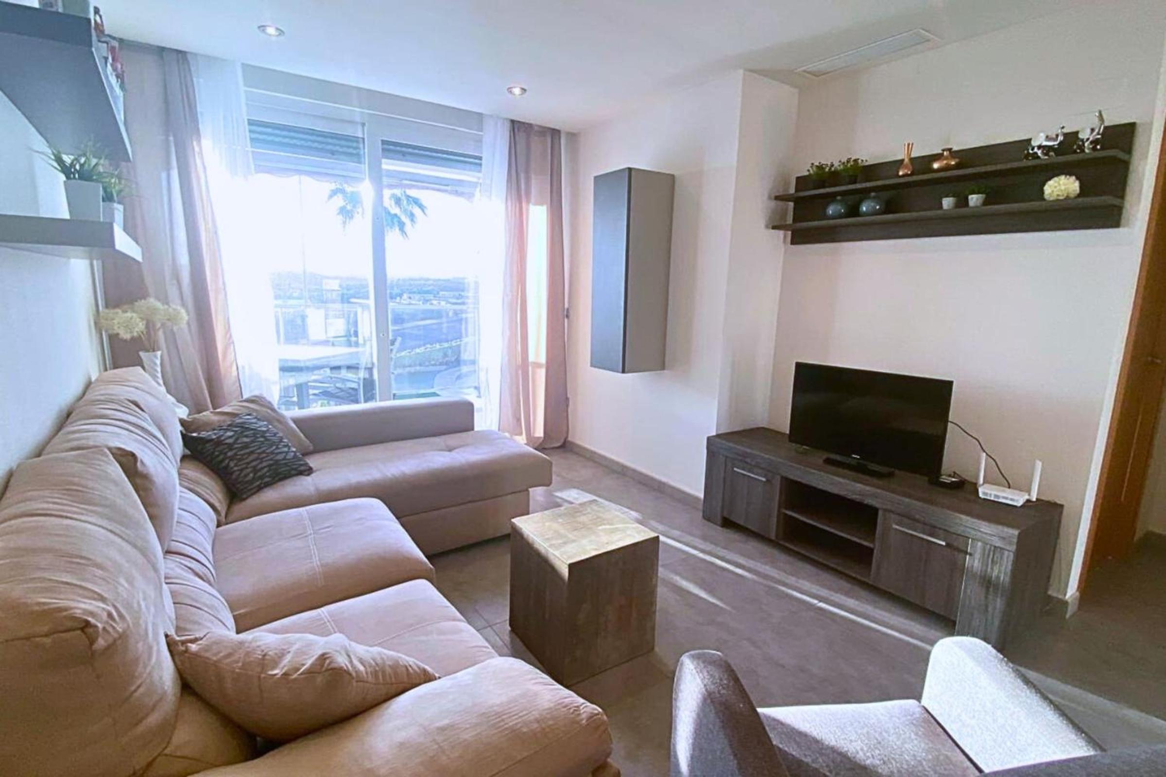 Modern flat with swimming pool terrace and equipped solarium