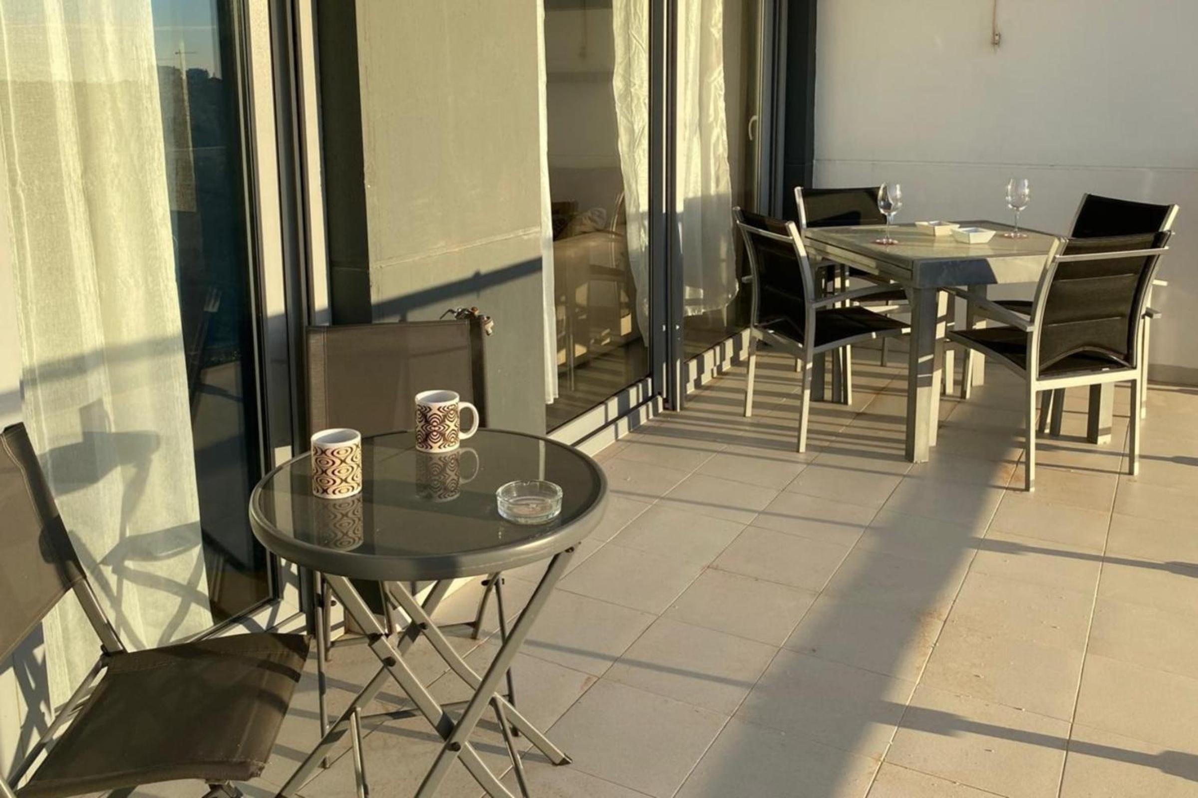 Modern flat with swimming pool terrace and equipped solarium