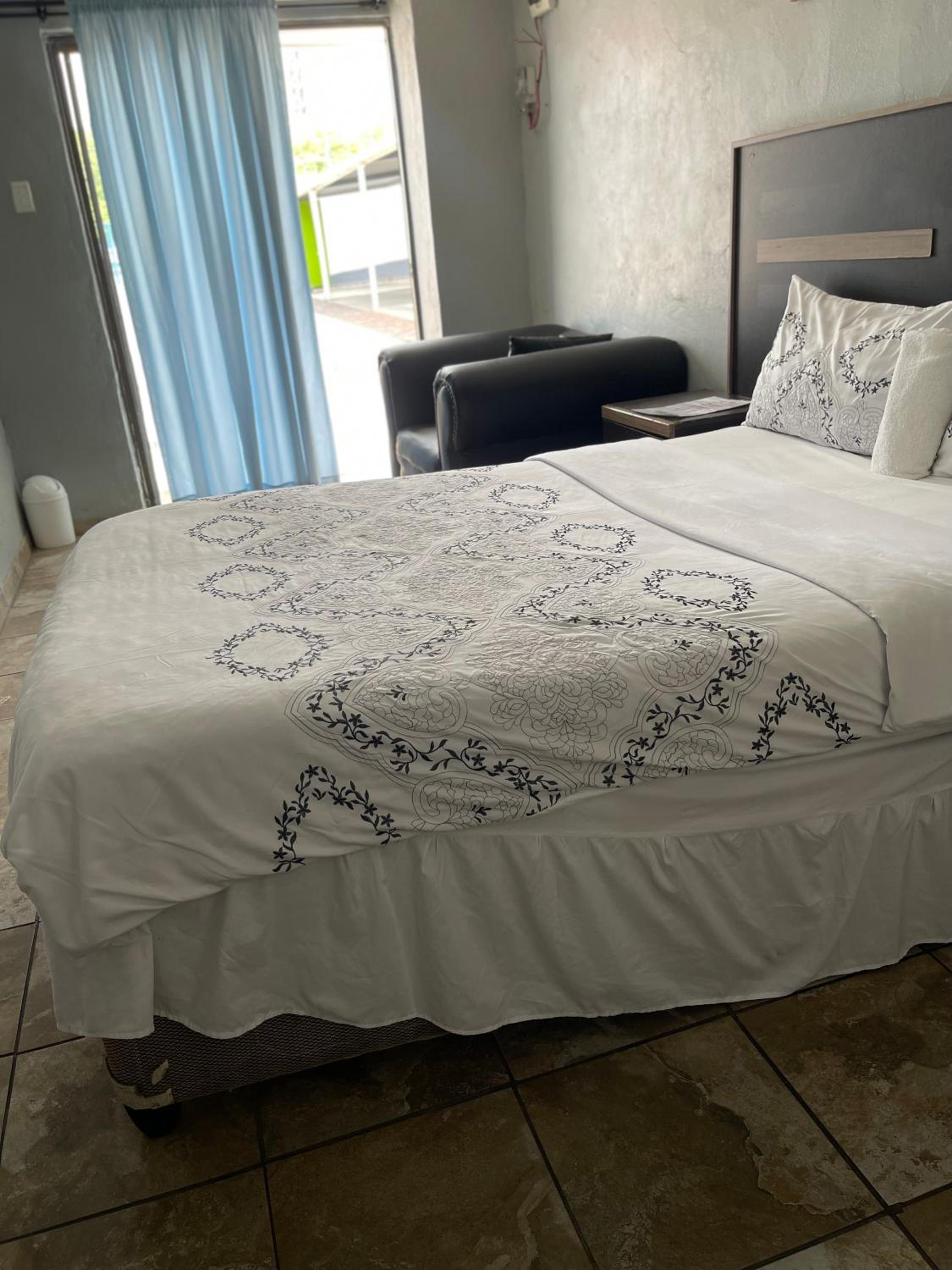 DA LIFE Guest House