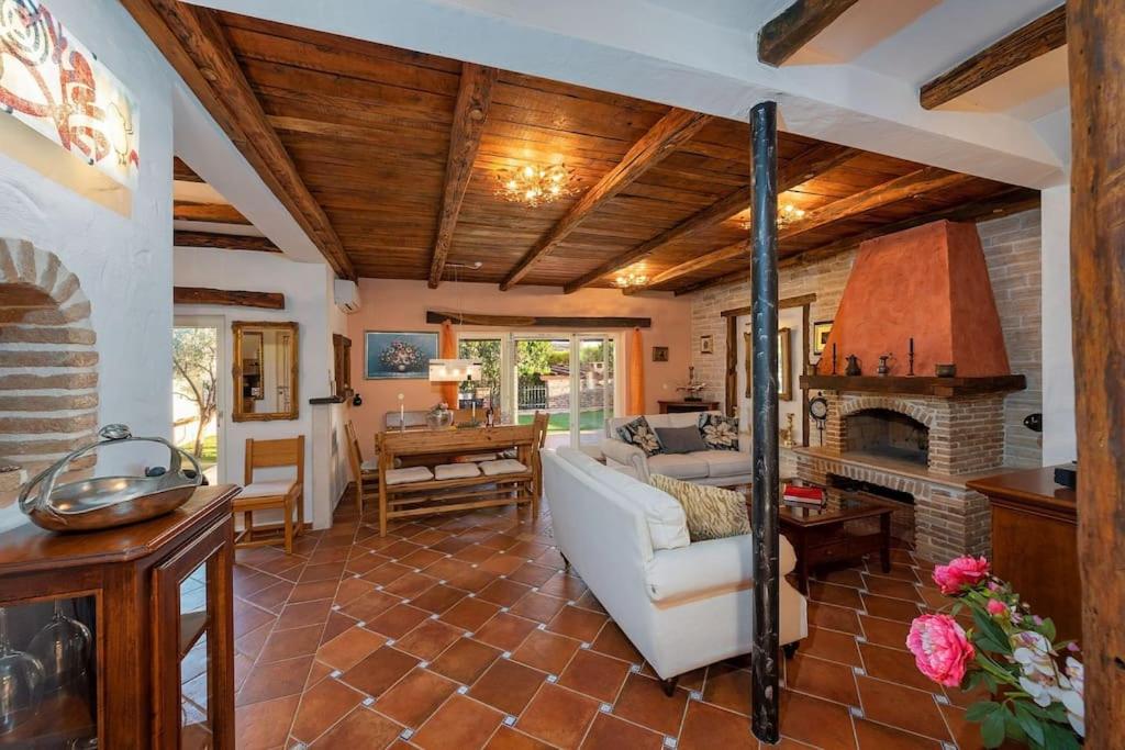 Casa Vivo by Briskva