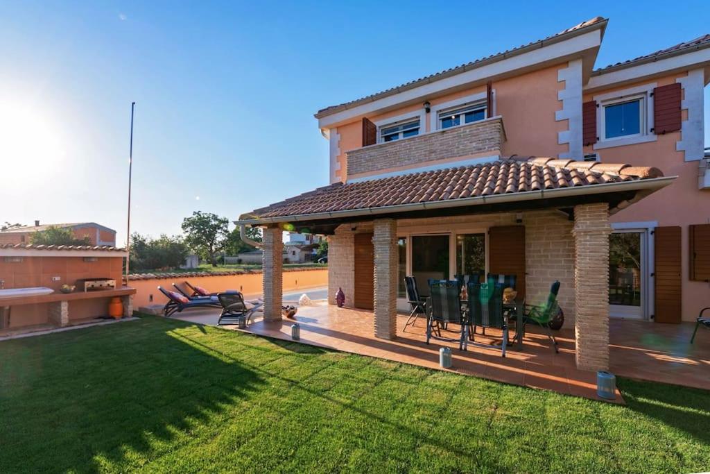 Casa Vivo by Briskva