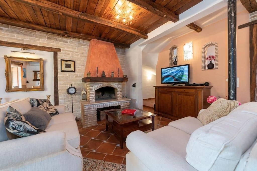 Casa Vivo by Briskva