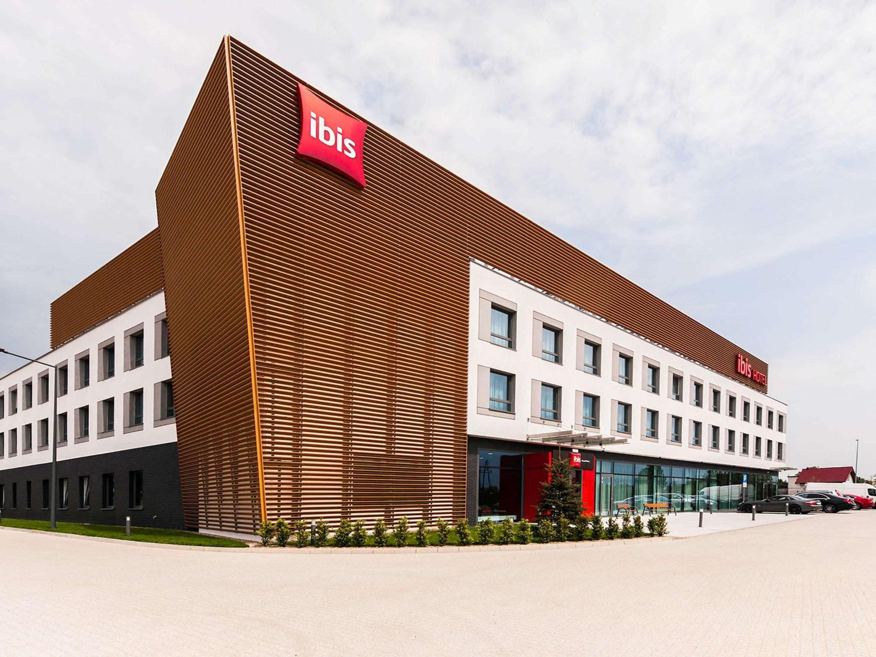 Hotel Ibis Poznan Polnoc - Image 1
