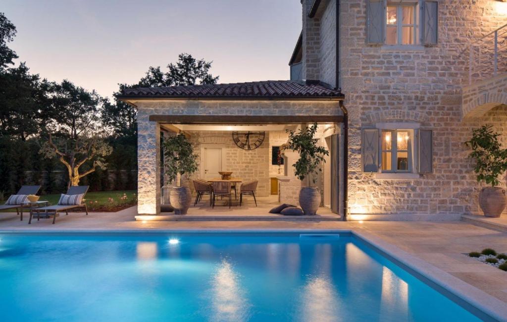 Beautiful Villa Elena with pool in Kanfanar view 2