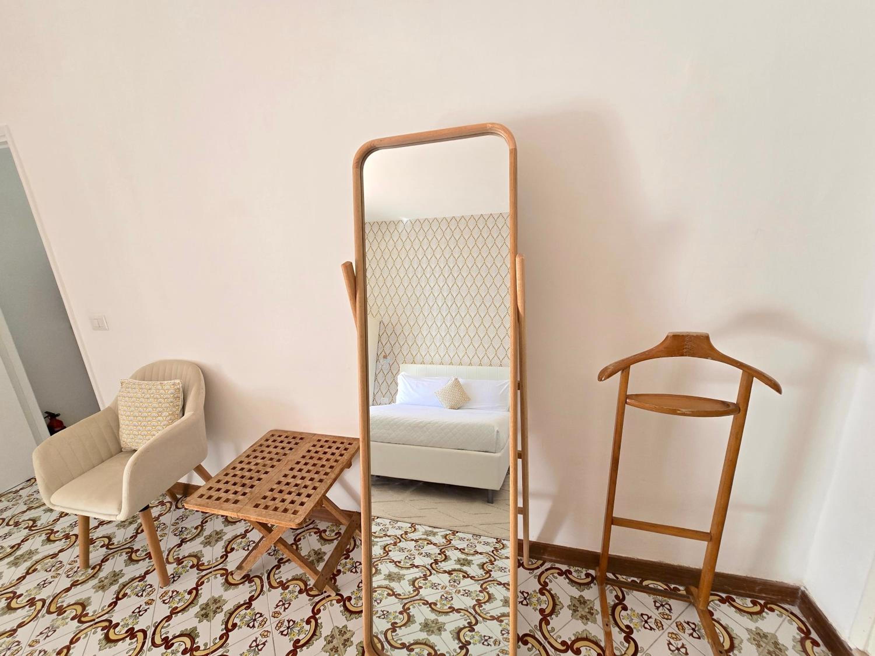 La Terrazza Rooms en Capri — hotel room