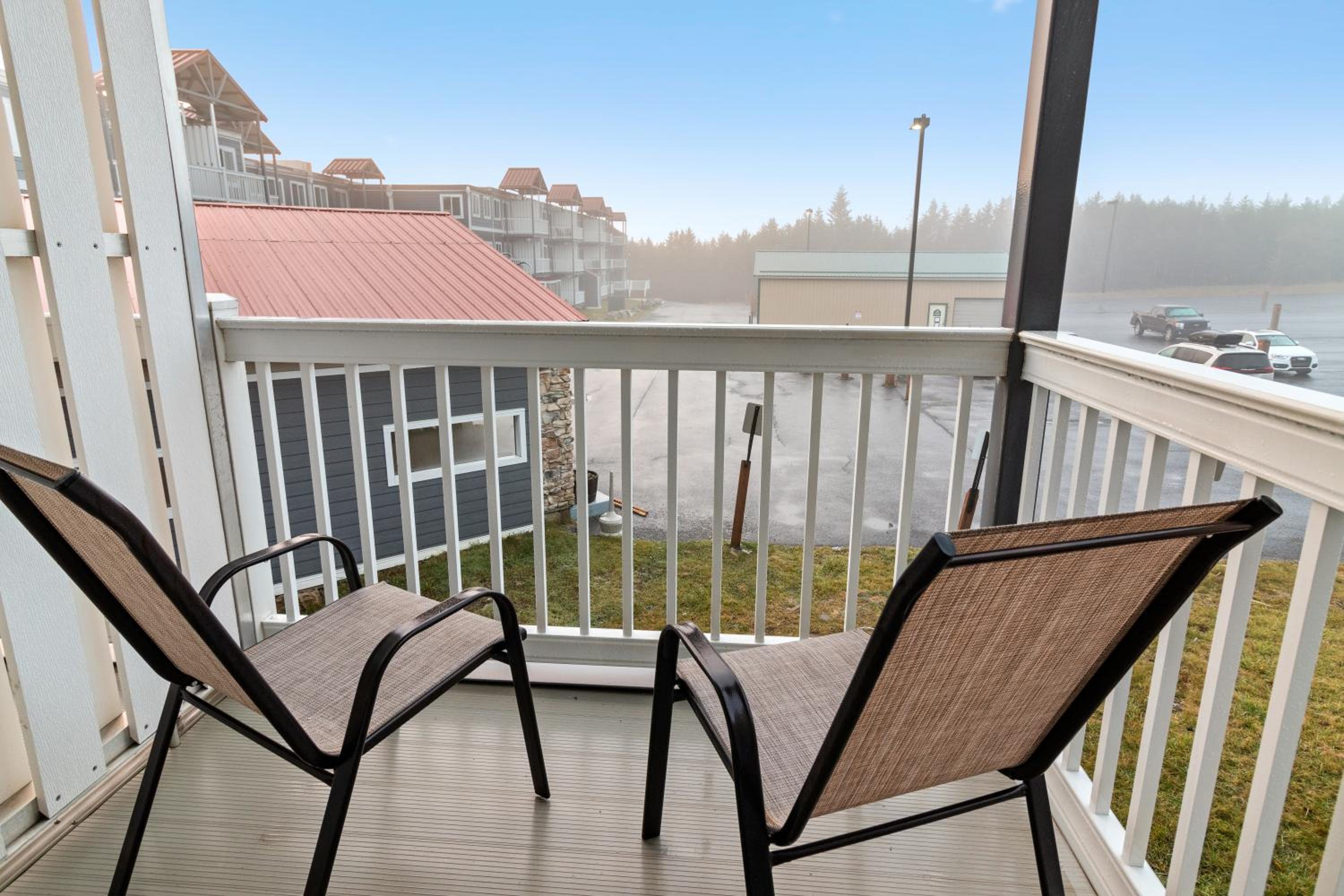 ML231 New Deck Easy Parking WiFi Next To Village view 4
