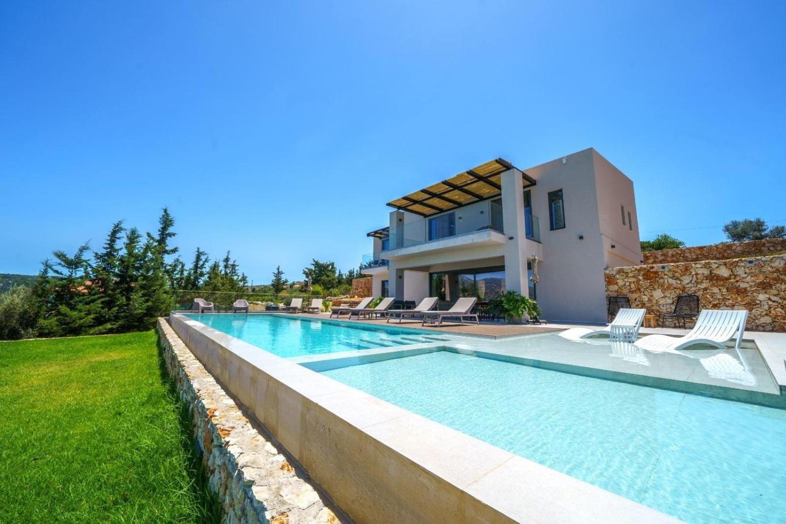 In Vivo Villa - Breathtaking View -90sqm Heated Infinity Pool view 3