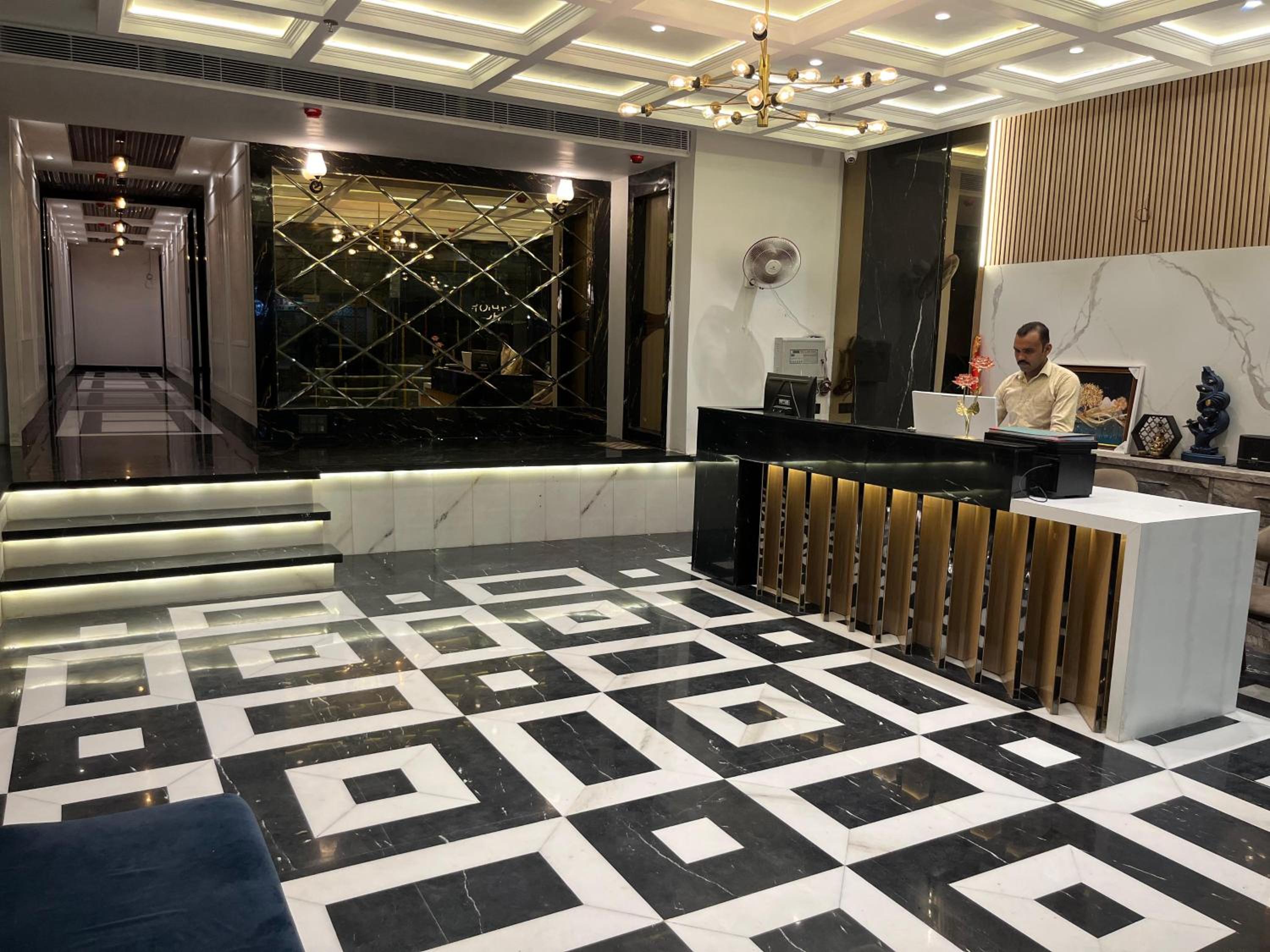 Lobby & Reception