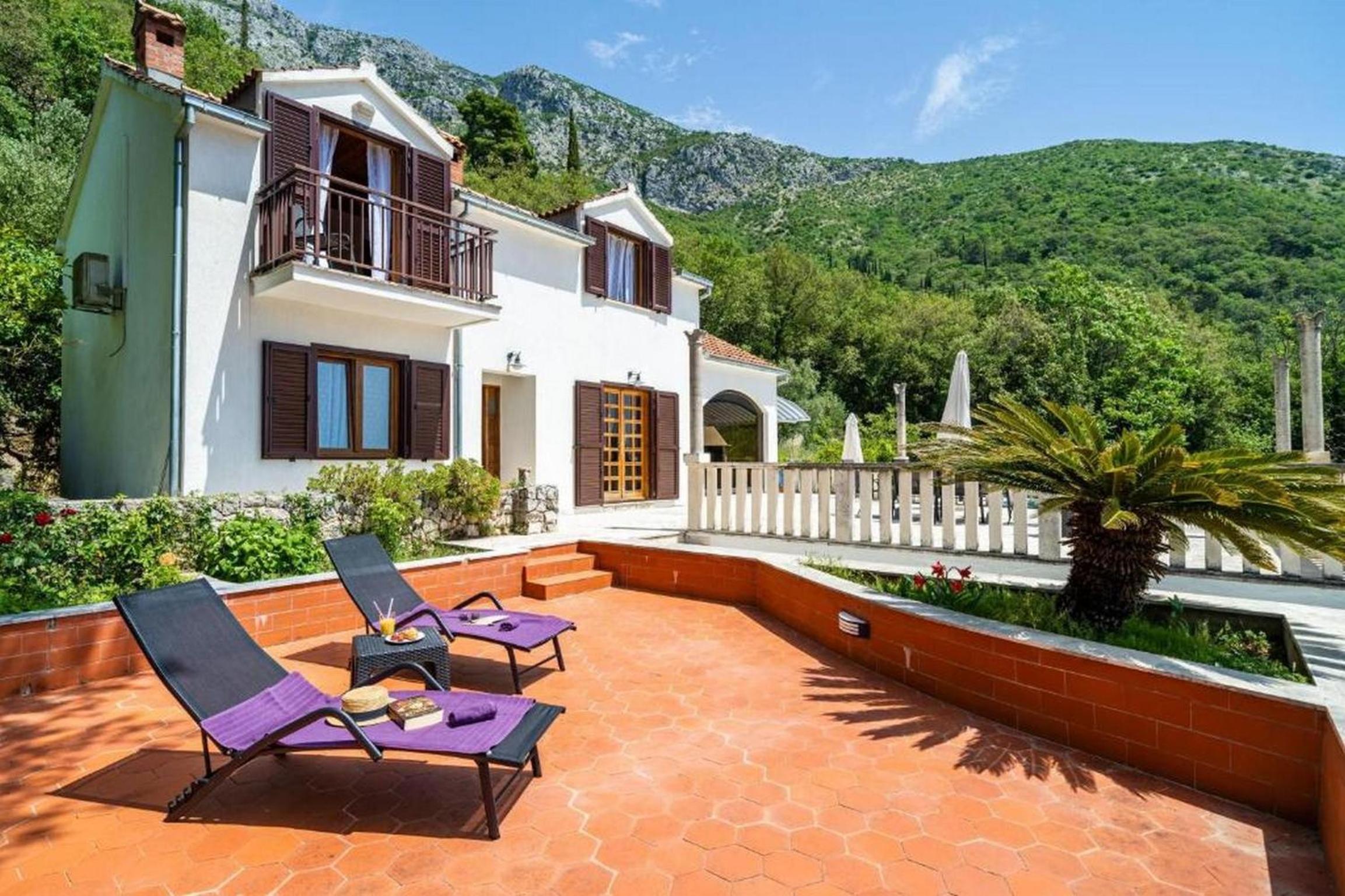 Three Bedroom Villa surrounded by Nature with Pool view 2