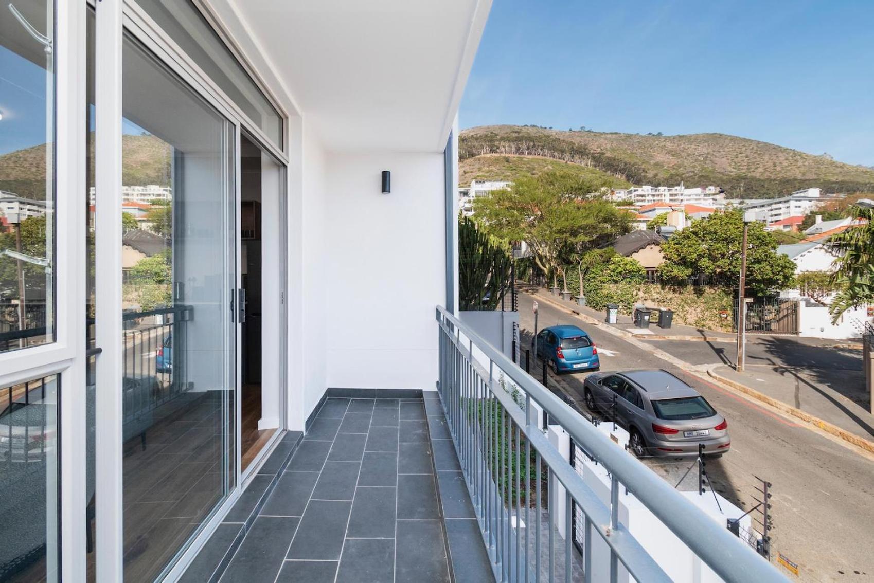 Spacious Retreat at the Metropole East of Main