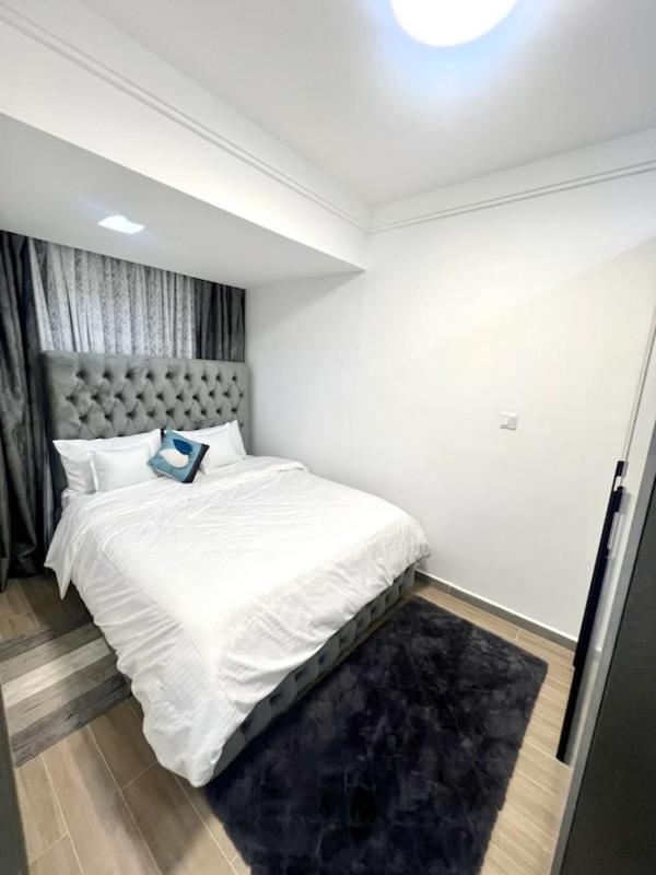 Stylish 1-Bedroom in Riverside view 4