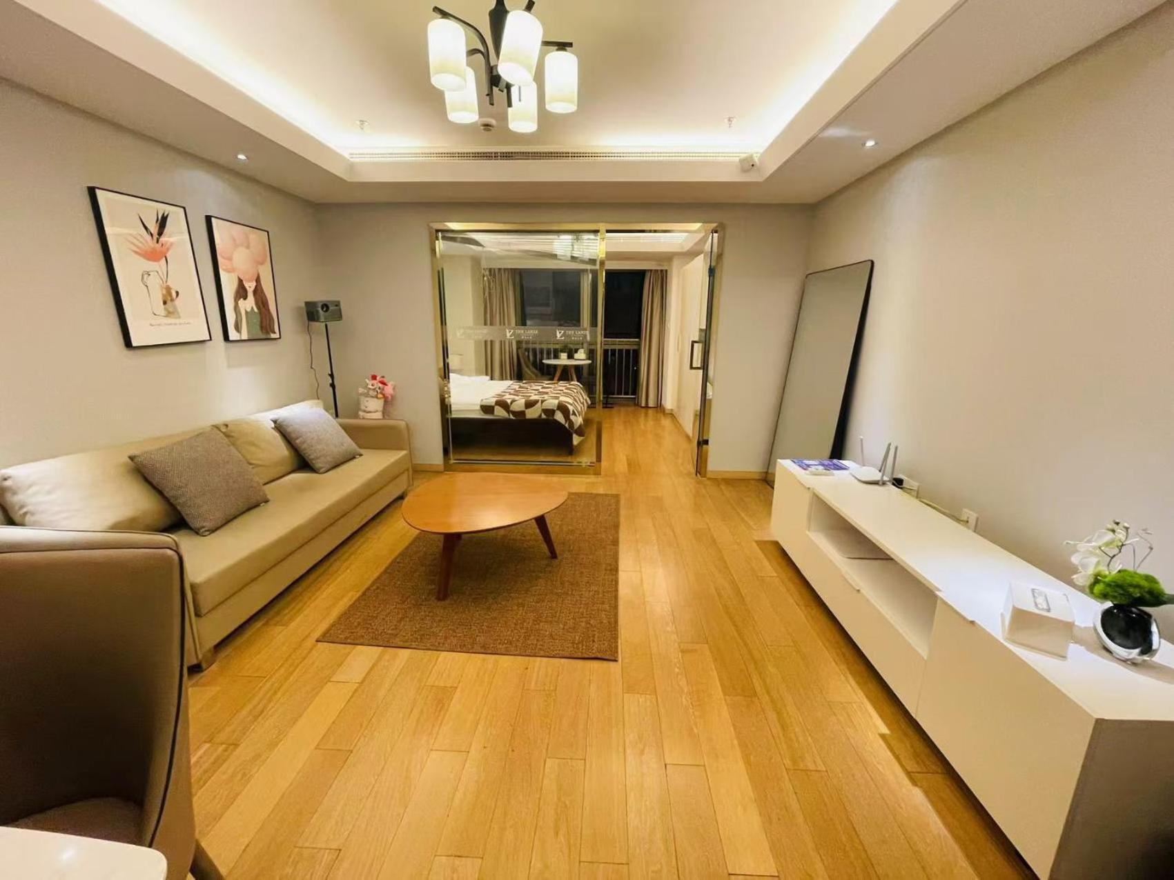 Shanghai Lerongju Boutique Apartment Metro Line 8 20meter