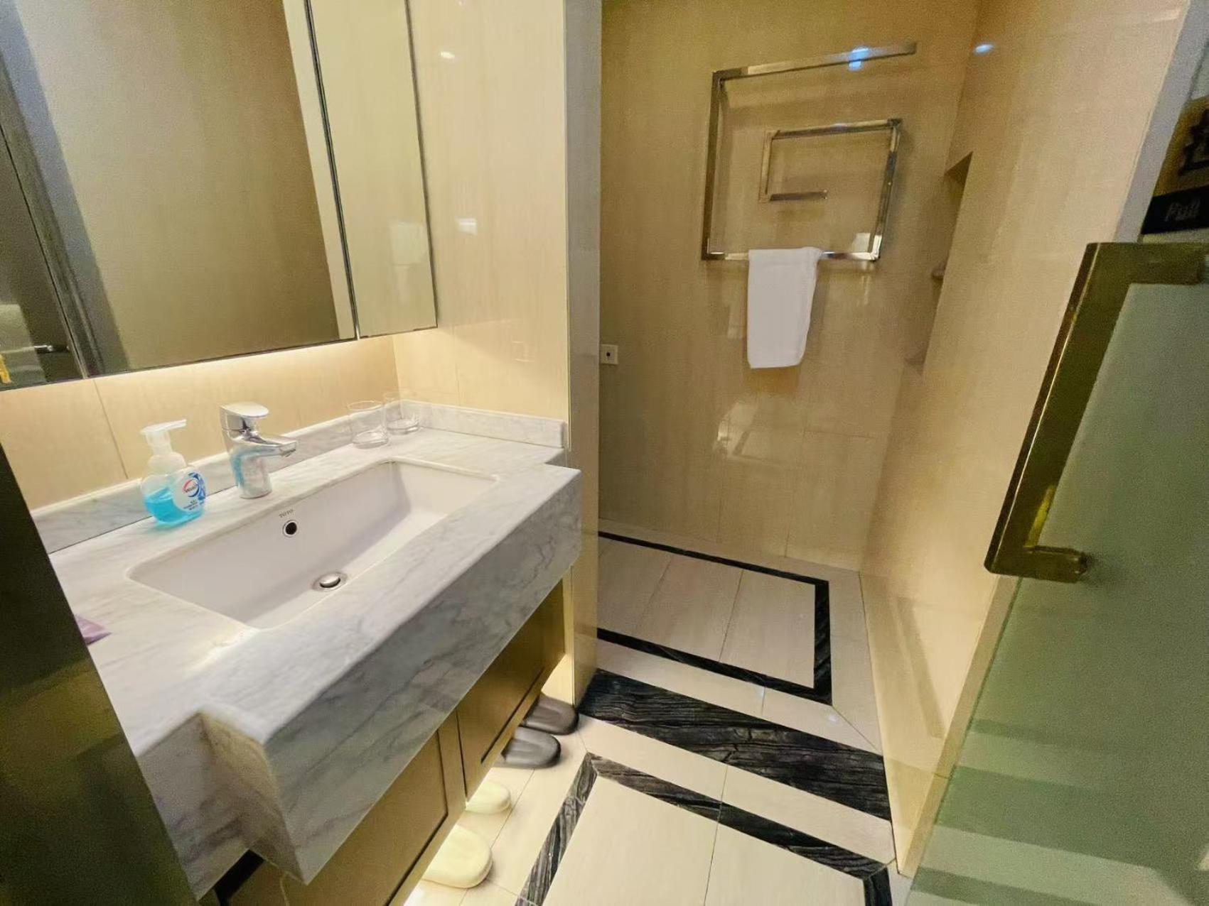 Shanghai Lerongju Boutique Apartment Metro Line 8 20meter