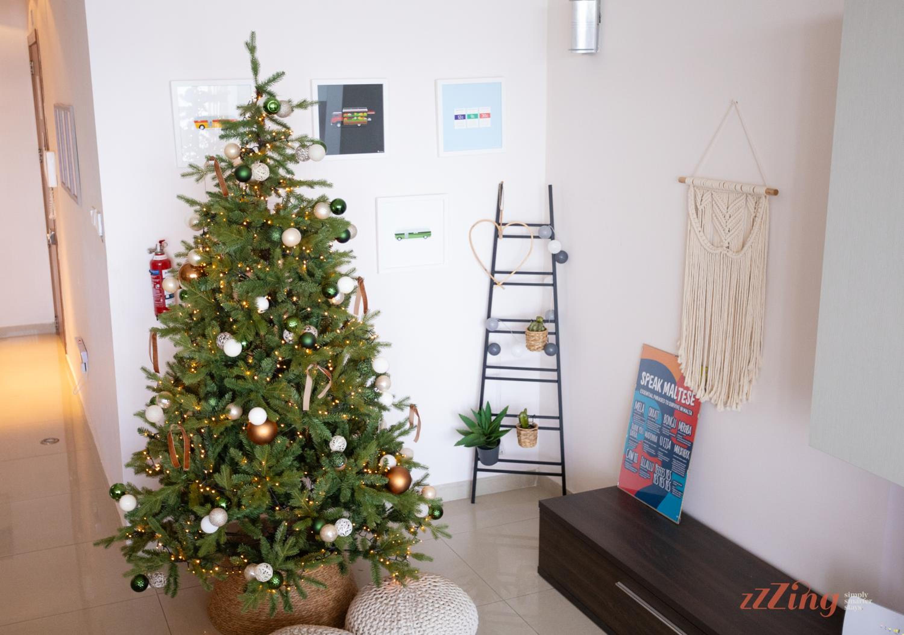 A Stylish Seaside Holiday Home photo 3