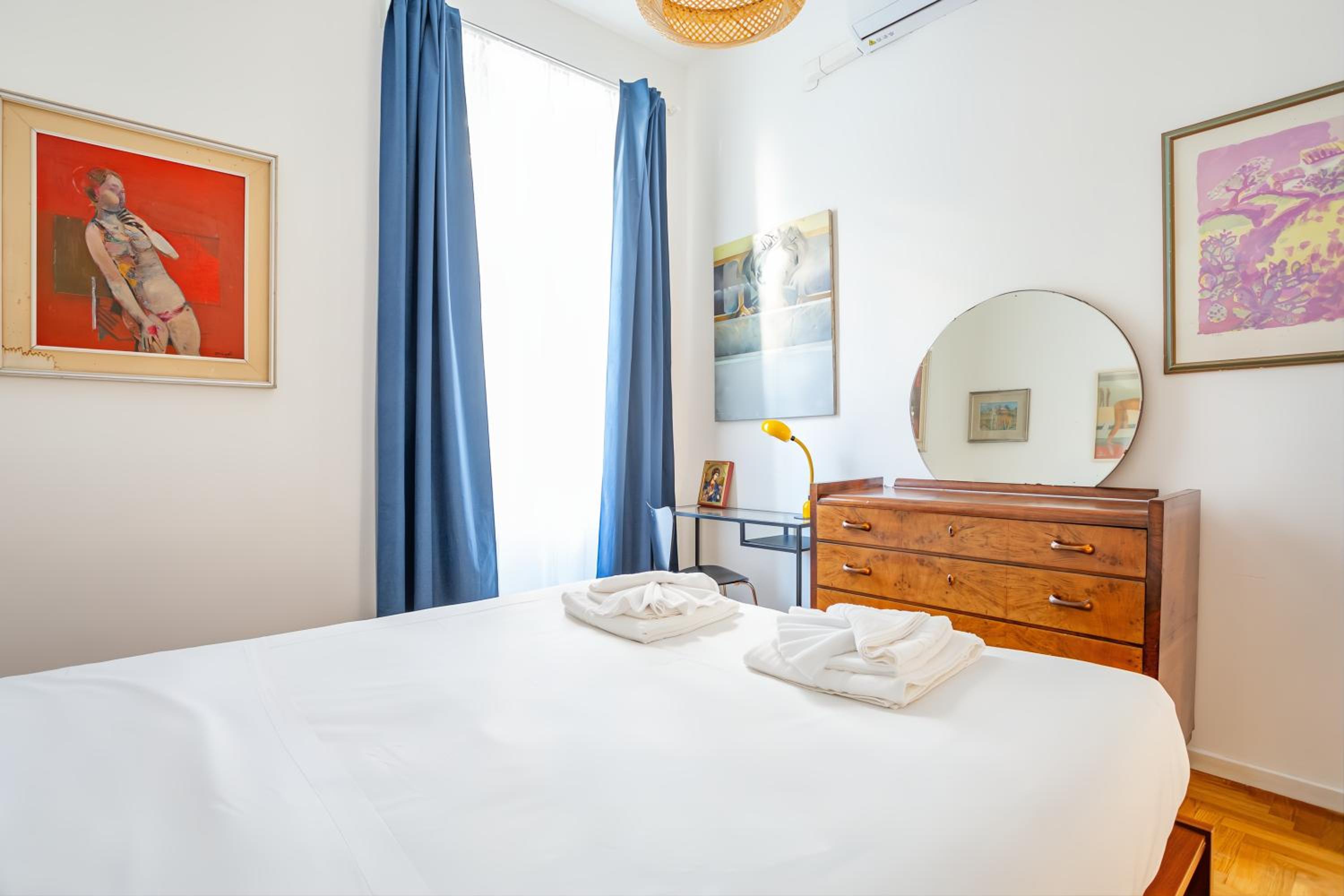 Elegantis Des Artistes Apartment