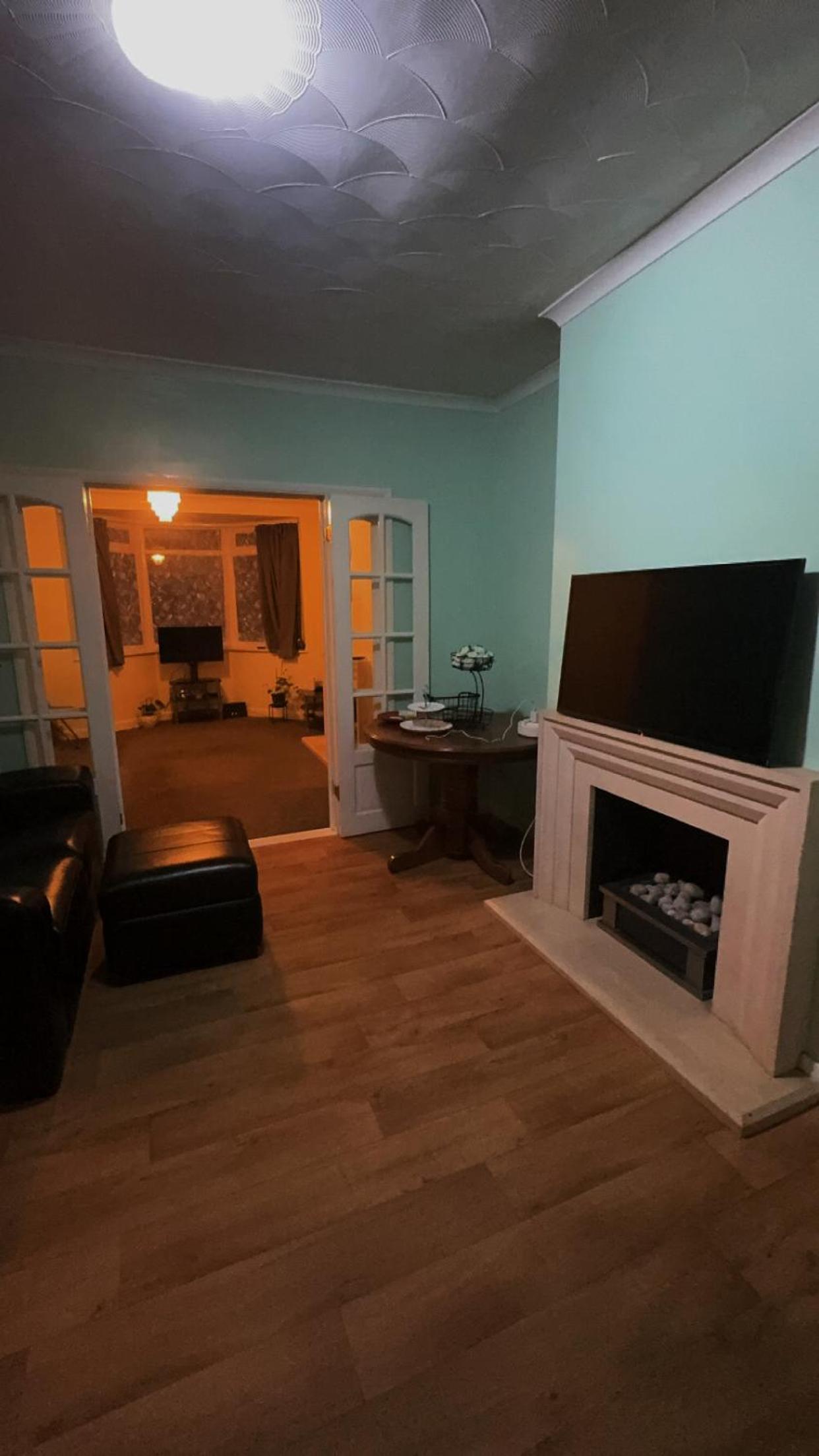 JXB HOMES - Lovely and spacious rooms view 3