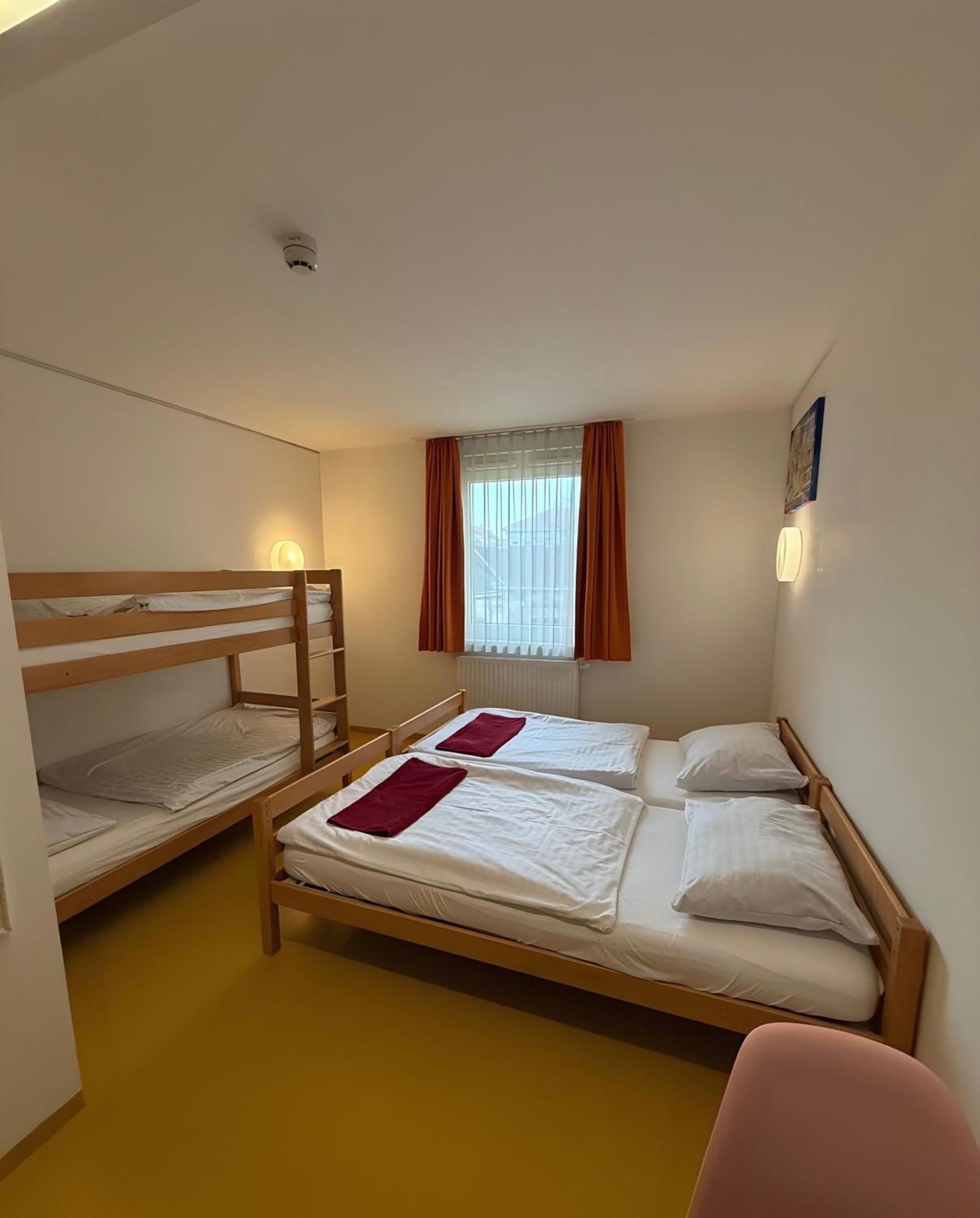 A&T Hotel & Hostel