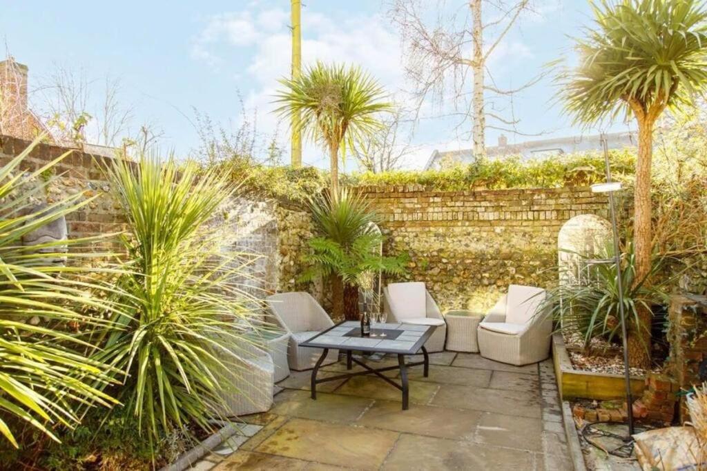 Luxury Cottage Chichester Hottub