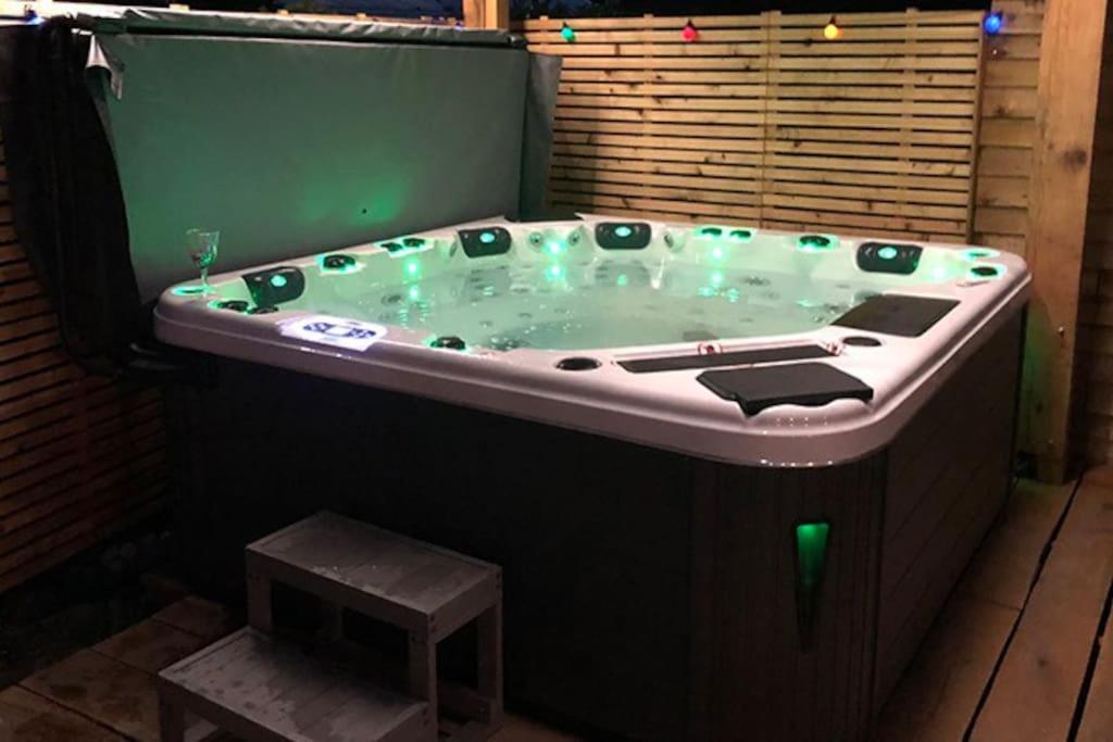 Luxury Cottage Chichester Hottub