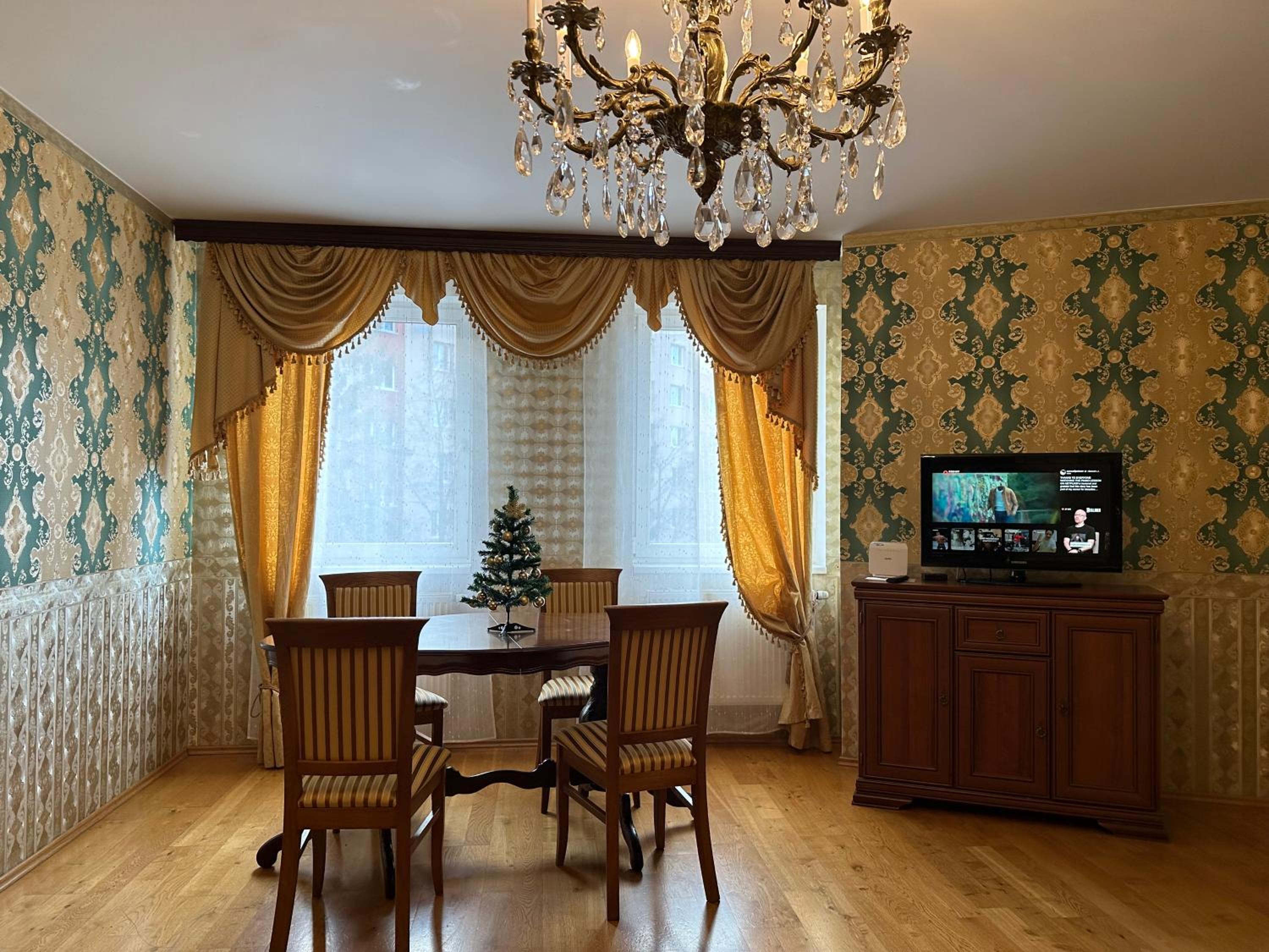 Emerald Suite