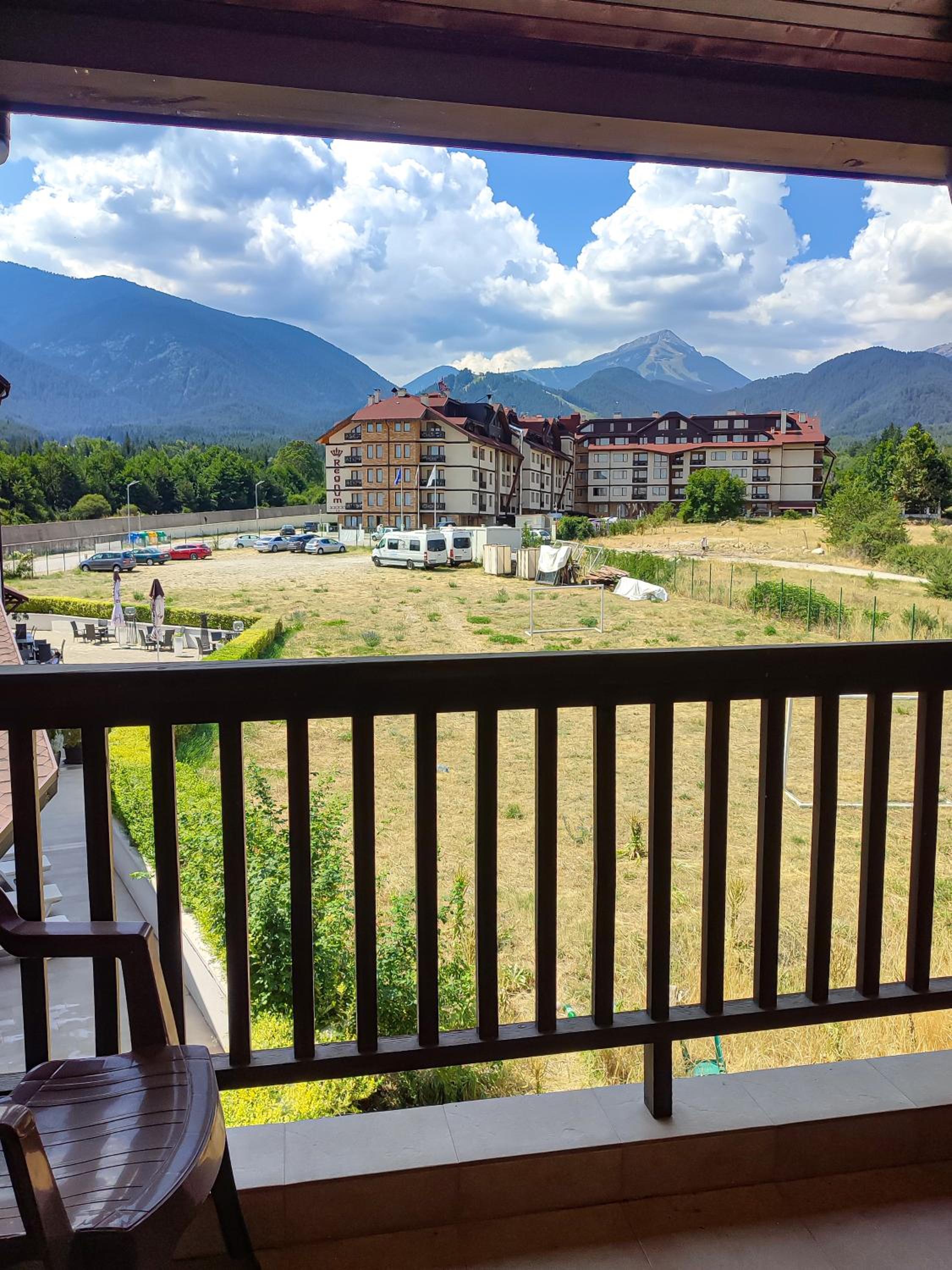 1BR Apartment with Mountain View near the Gondola