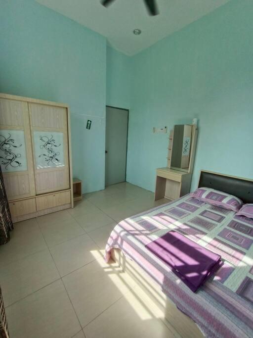 Zara Iman Homestay photo 3