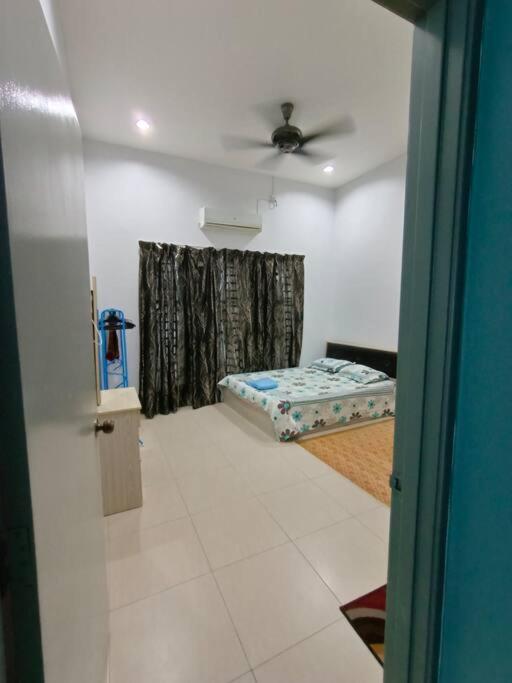 Zara Iman Homestay photo 4