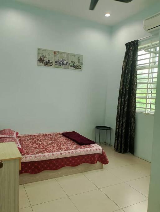 Zara Iman Homestay photo 5