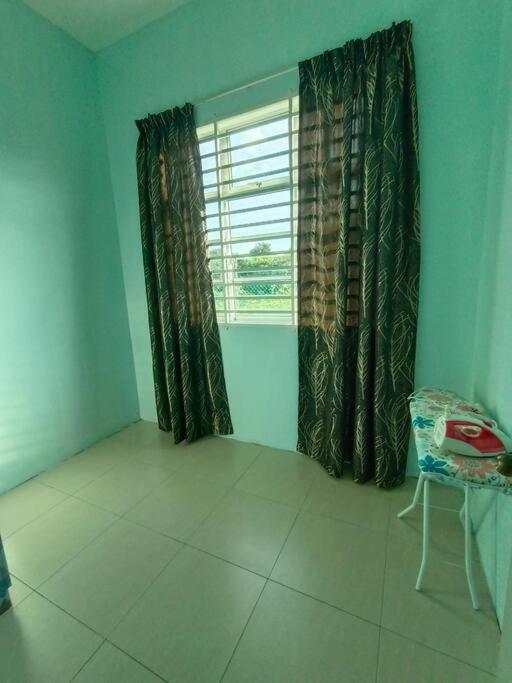 Zara Iman Homestay photo 6