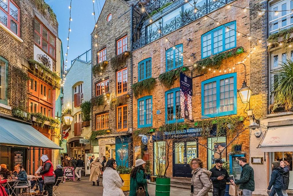Stylish Apartments in the Heart of Soho Your West End Escape!