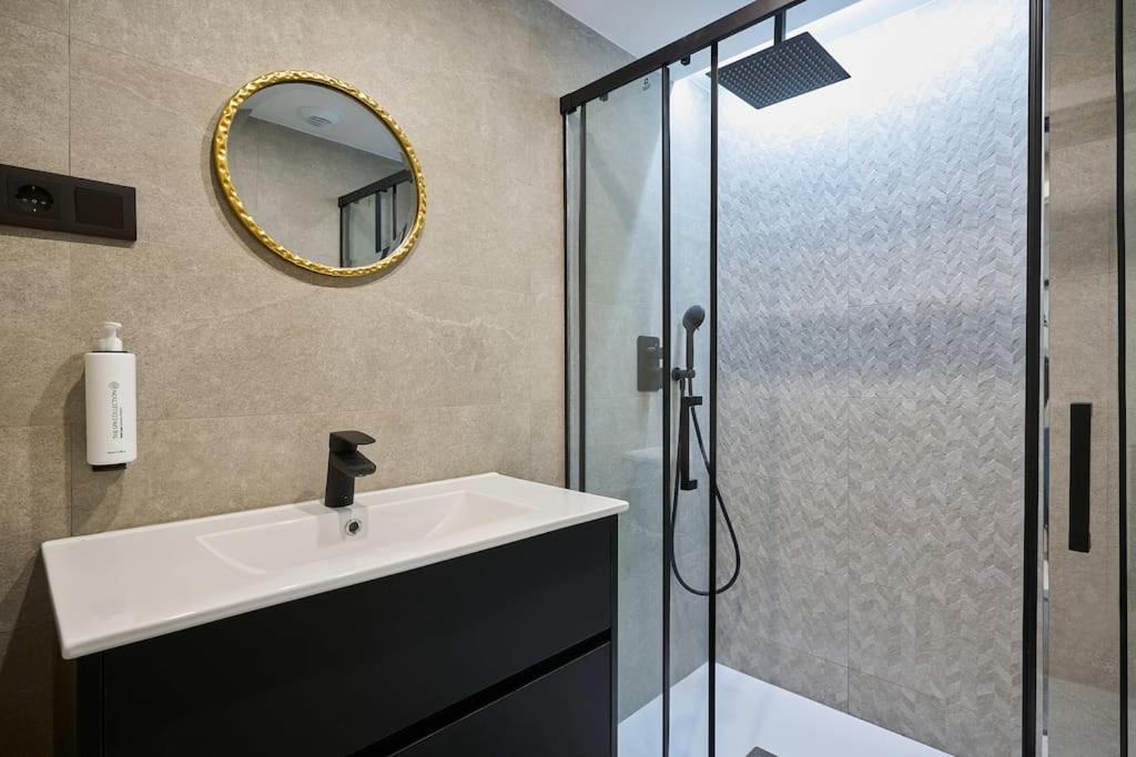 APARTAMENTO PICASSO CON PATIO TRASERO
