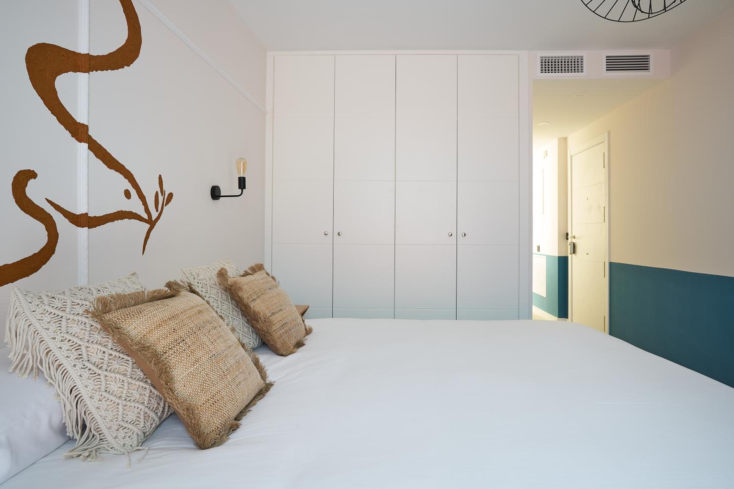 APARTAMENTO PICASSO CON PATIO TRASERO