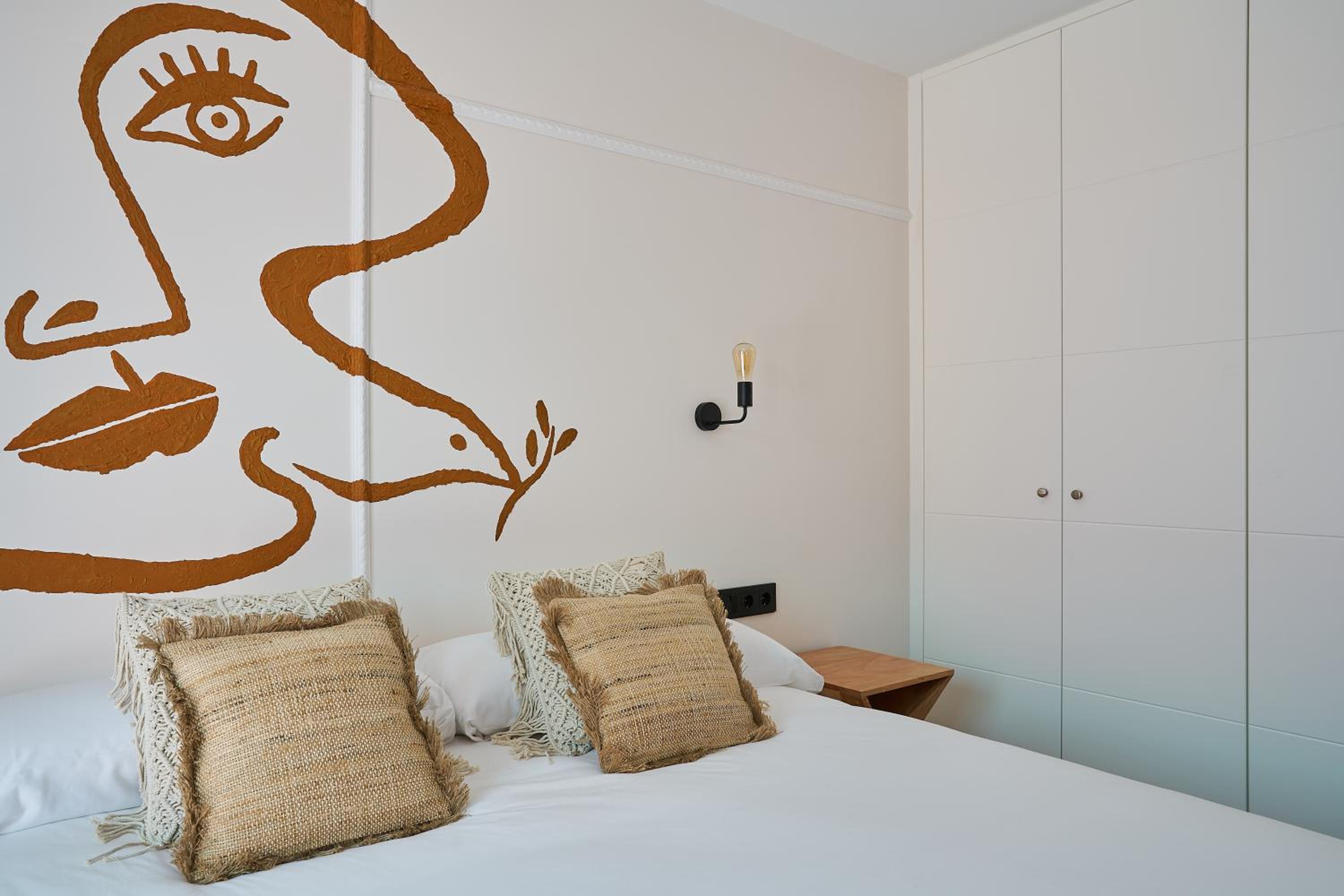 APARTAMENTO PICASSO CON PATIO TRASERO