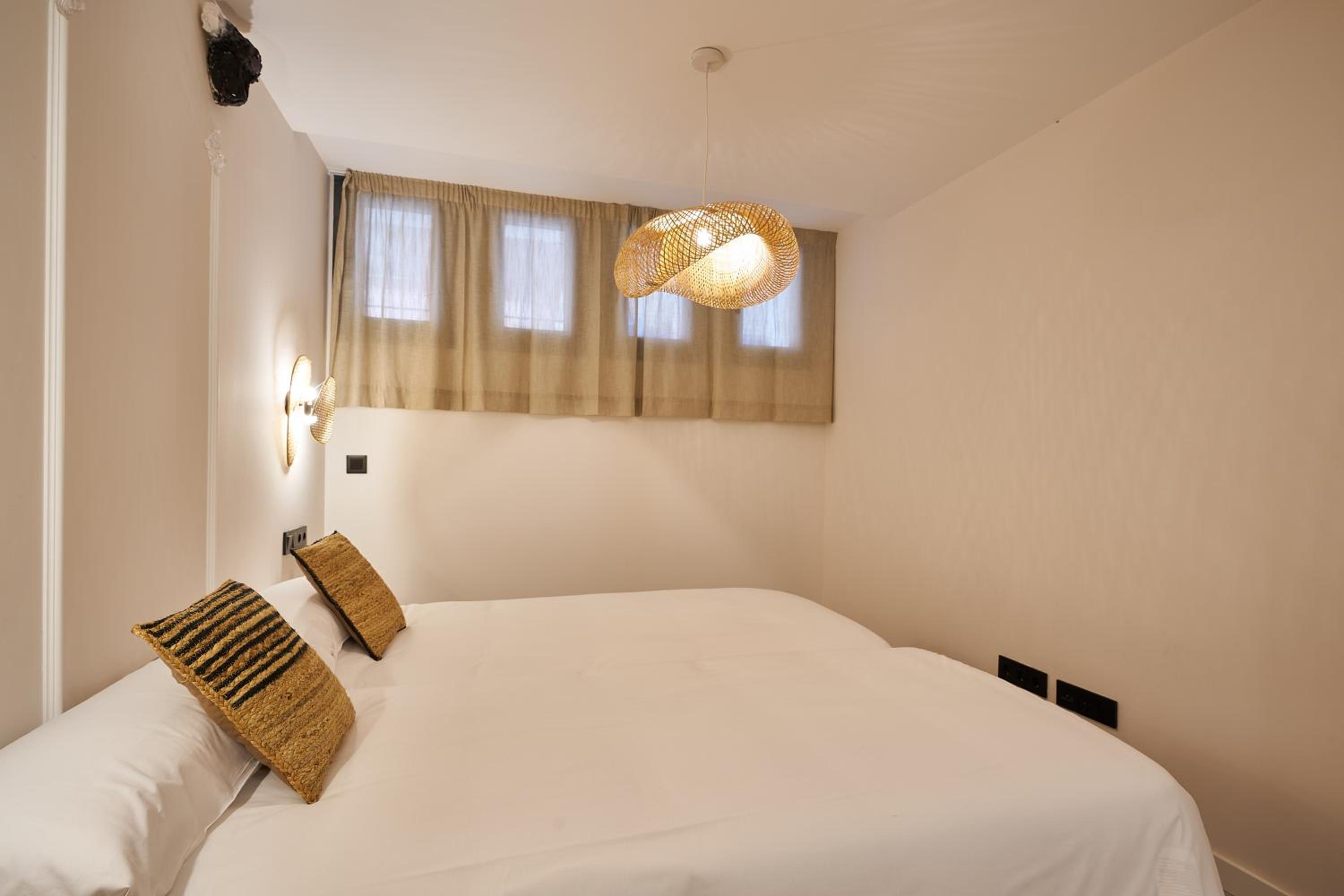 APARTAMENTO PICASSO CON PATIO TRASERO