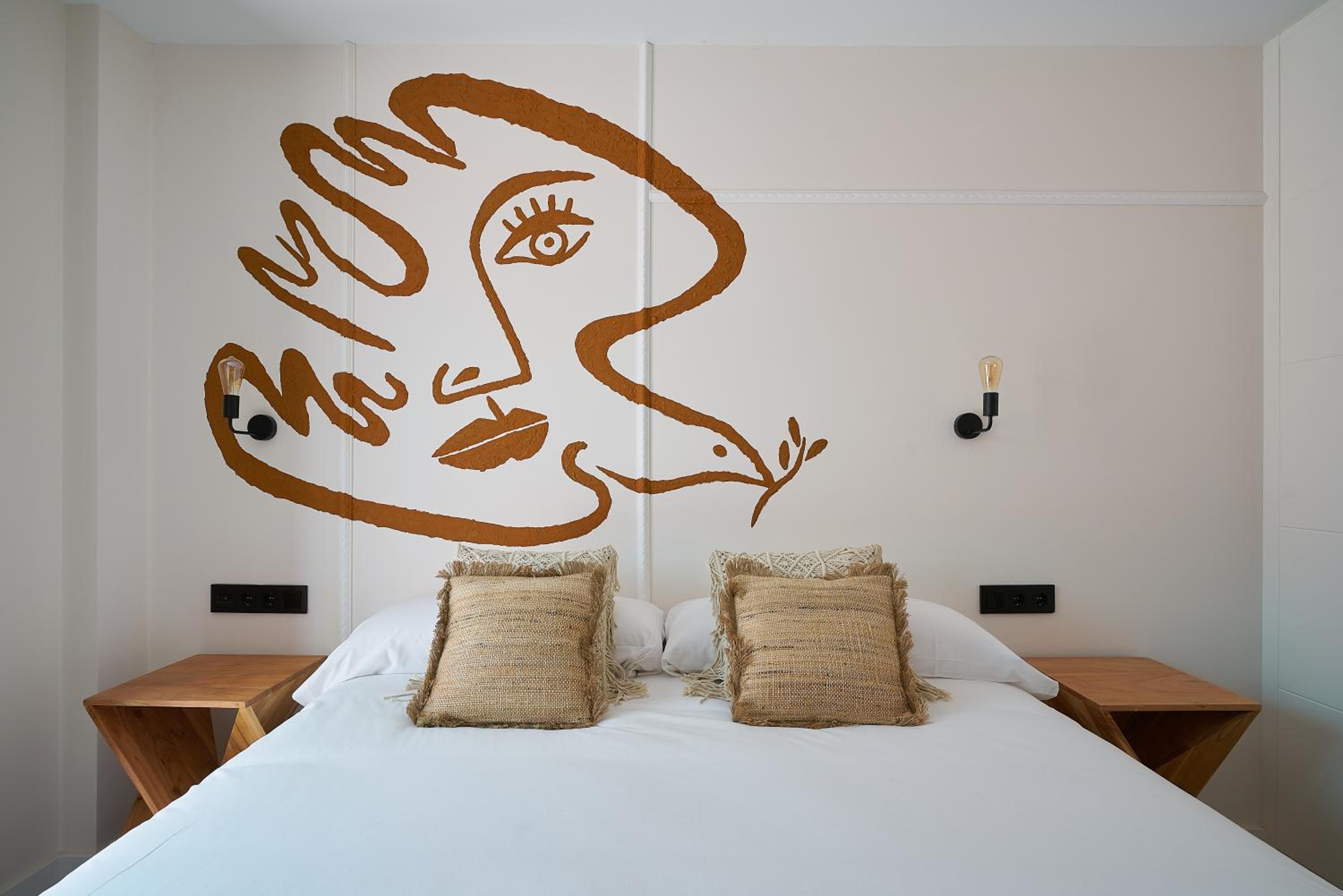APARTAMENTO PICASSO CON PATIO TRASERO