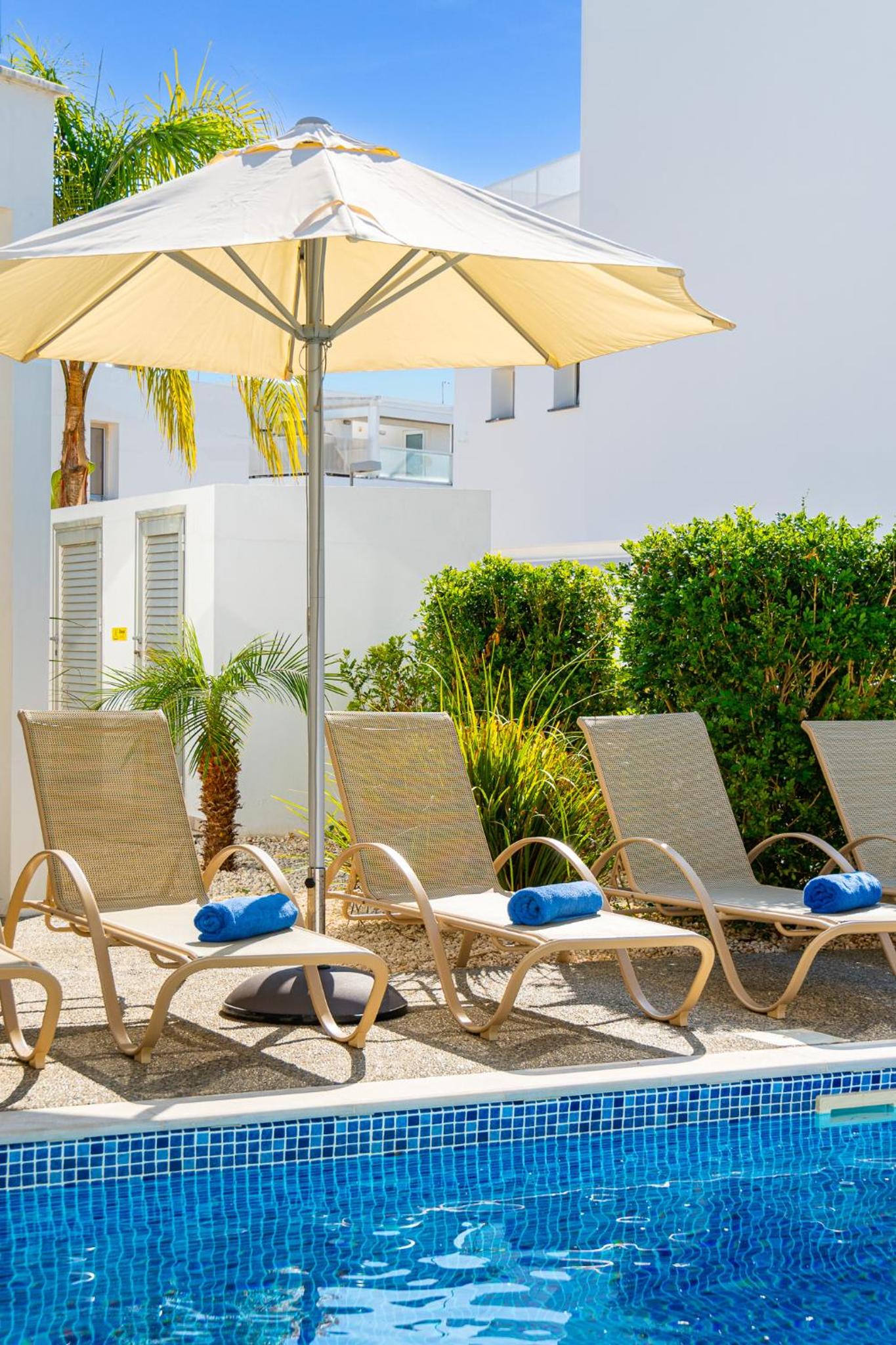Villa Elite Blu by Ezoria Villas