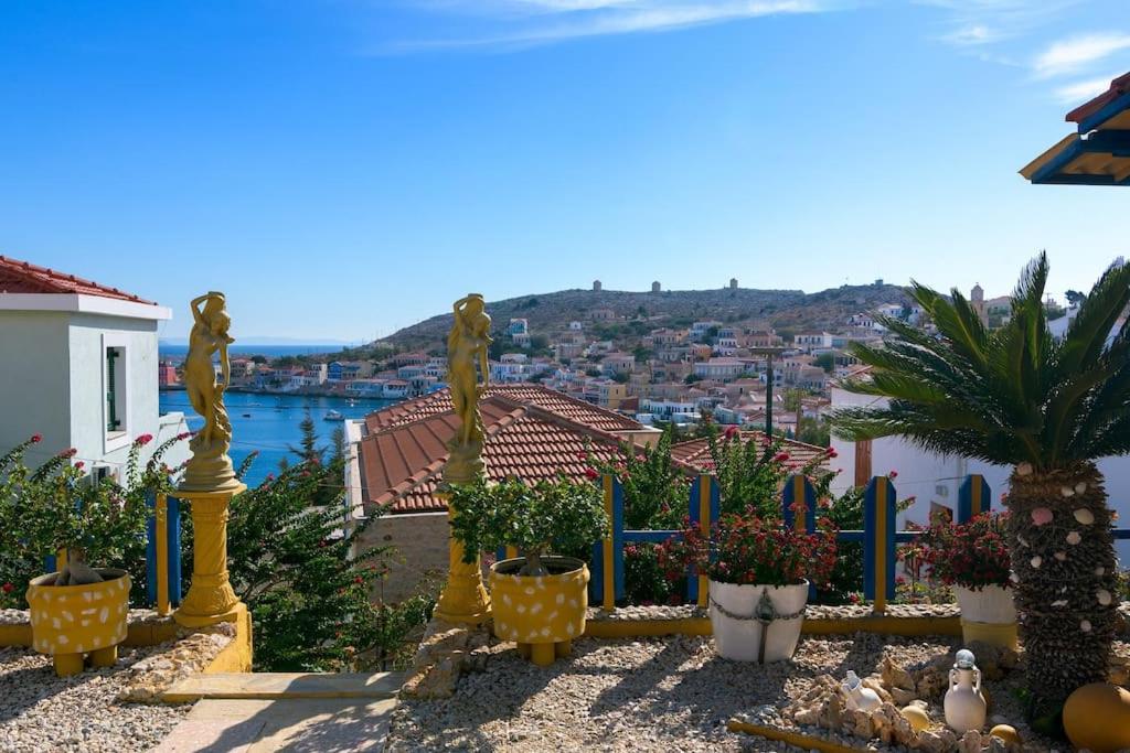 Yellow Oasis traditional home with sea view view 2
