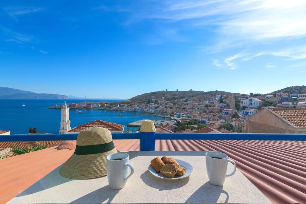 Yellow Oasis traditional home with sea view view 3
