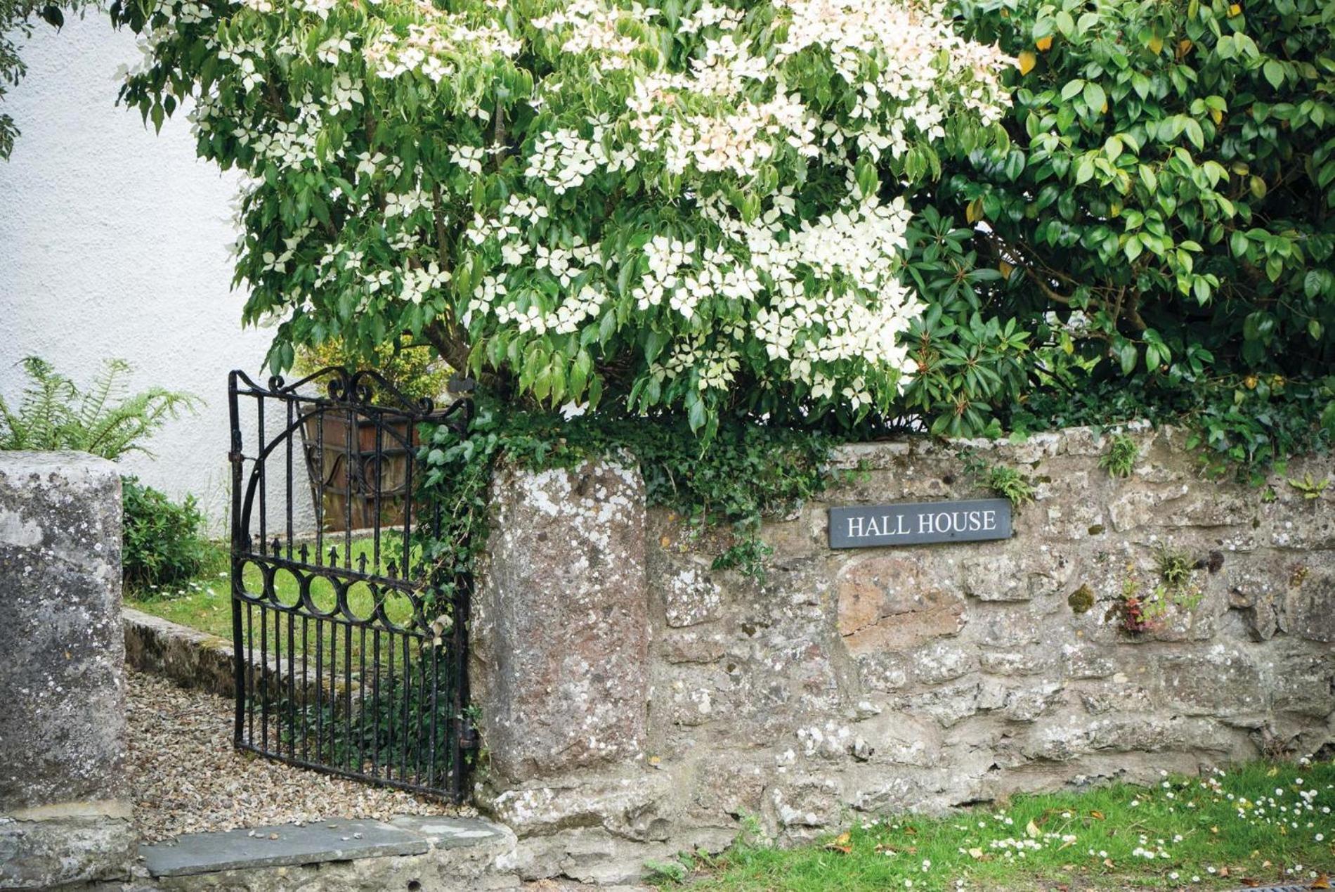 Hall House 3 Bedroom House St Florence view 4