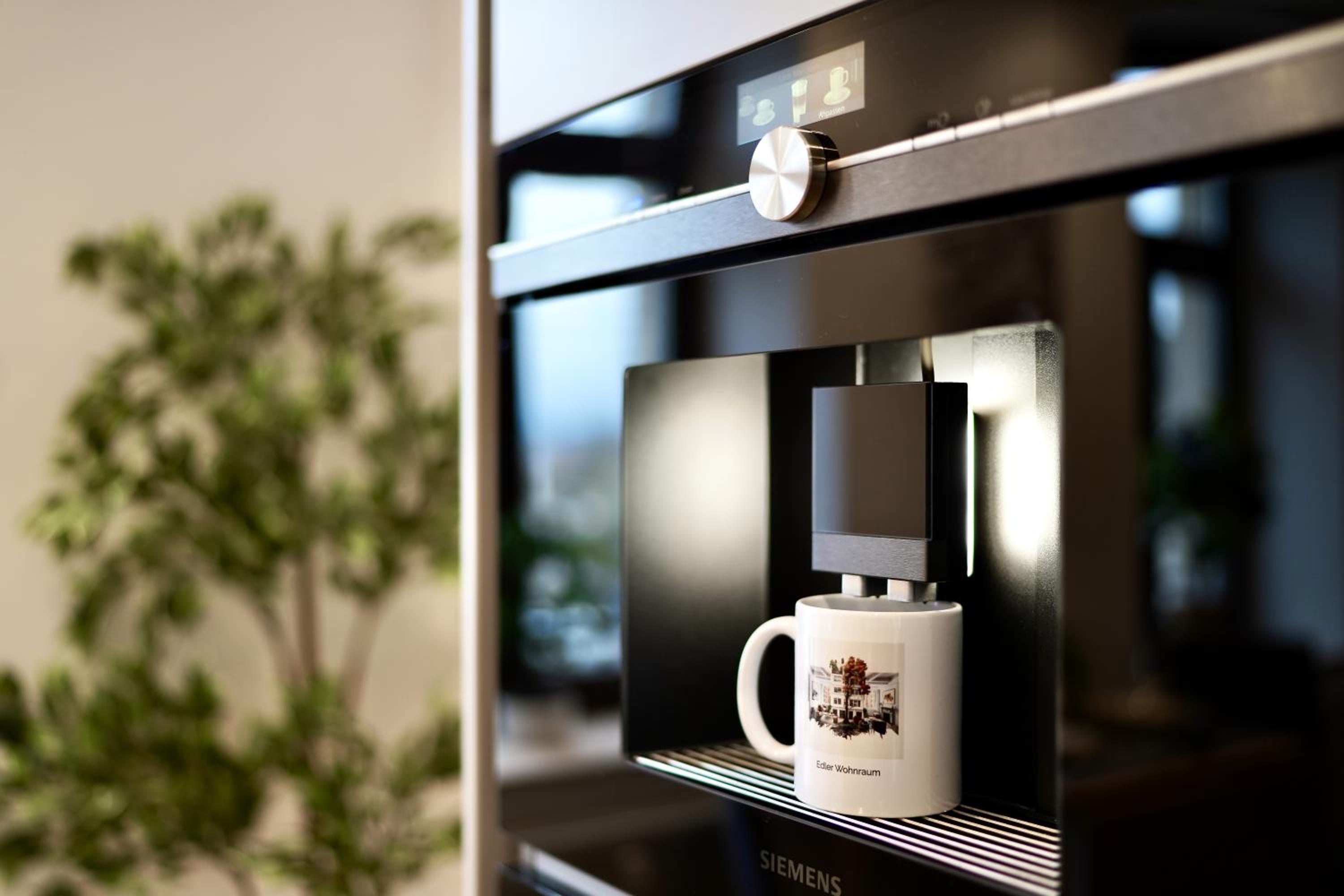 EDLER WOHNRAUM Schloßteich-Suite 3 SZ mit zwei Balkonen, Kaffeevollautomat, Kamin, Klima, Lift & zwei Parkplätzen