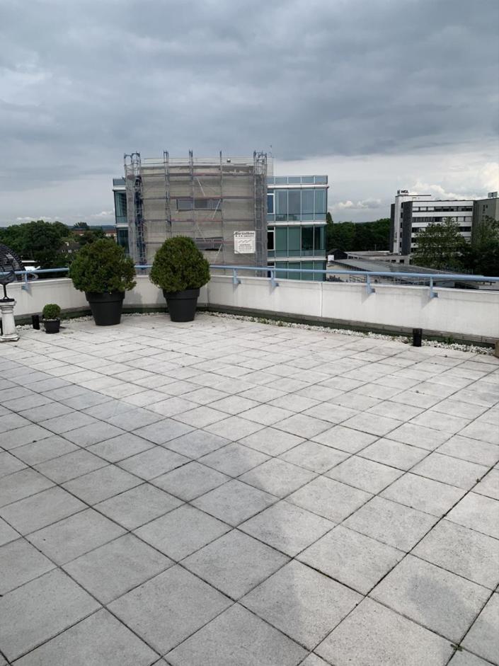 Im Herzen von Wiesdorf- Blick auf das BAYER-KREUZ -Appartement mit 2 Schlafzimmern & 3 Betten-für 4 Personen -Zentral gelegen - Friedrich Ebert Platz 5a , 