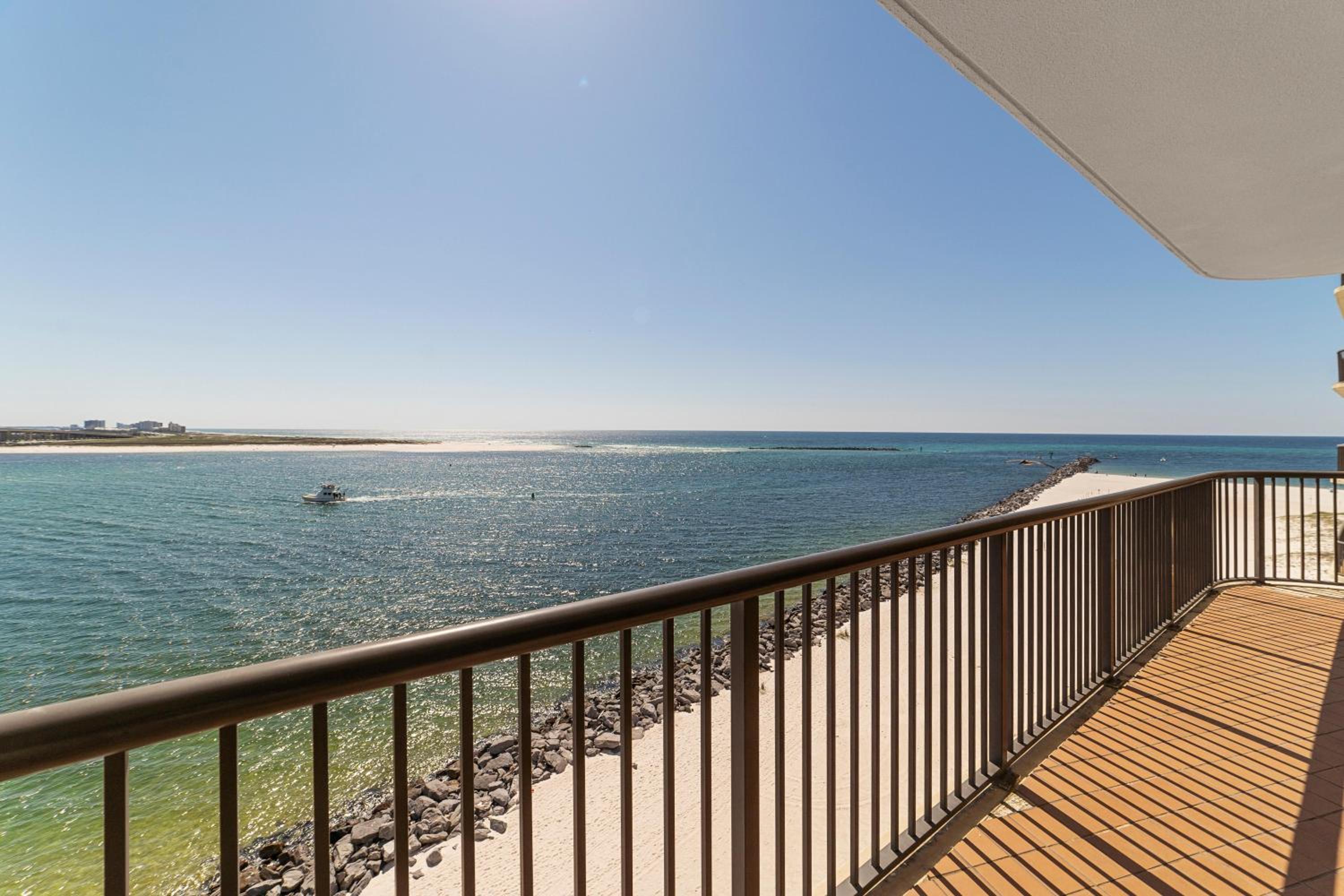 Grand Pointe 605 by Liquid Life view 5