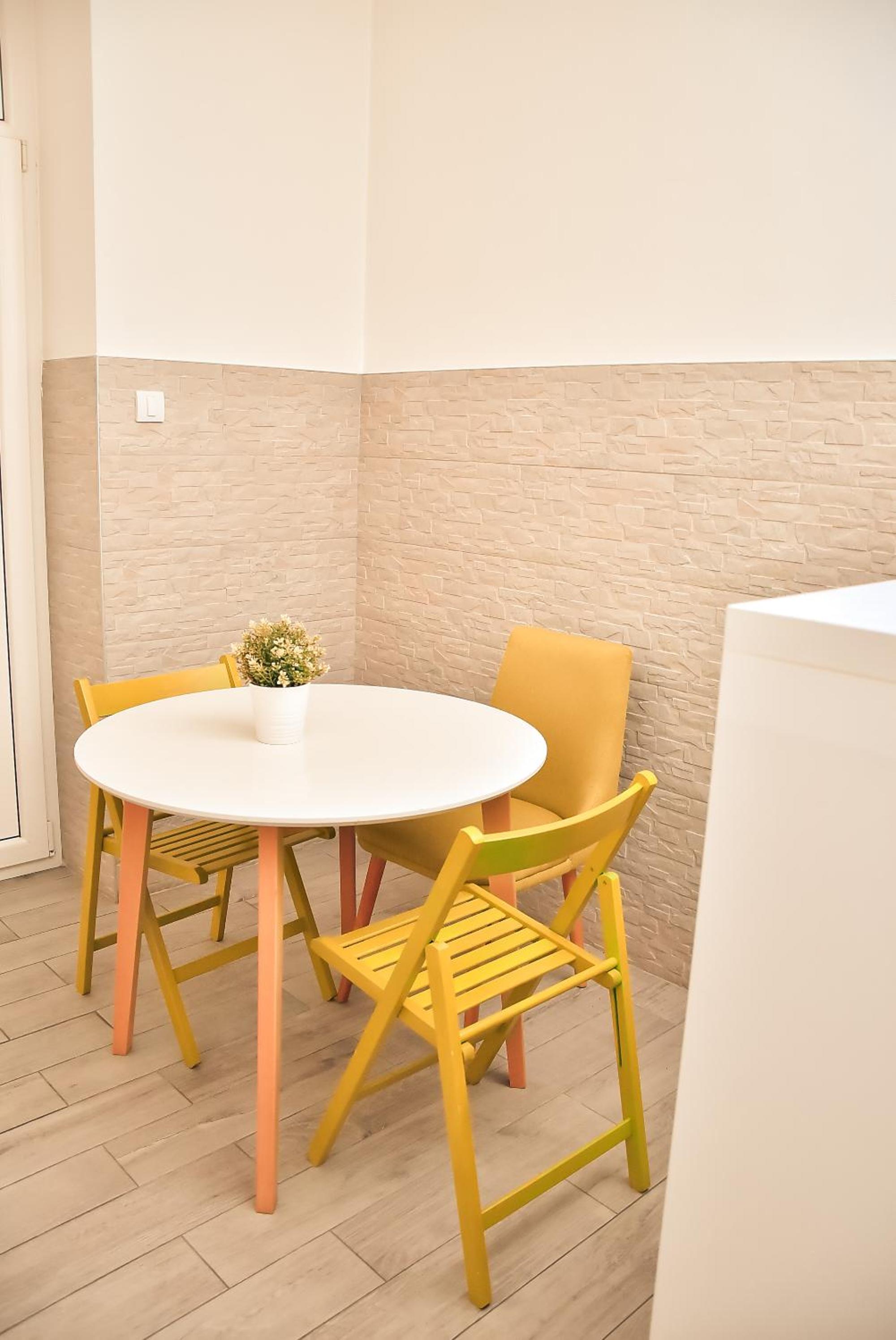 Hedonist-Belgrade Central Nest