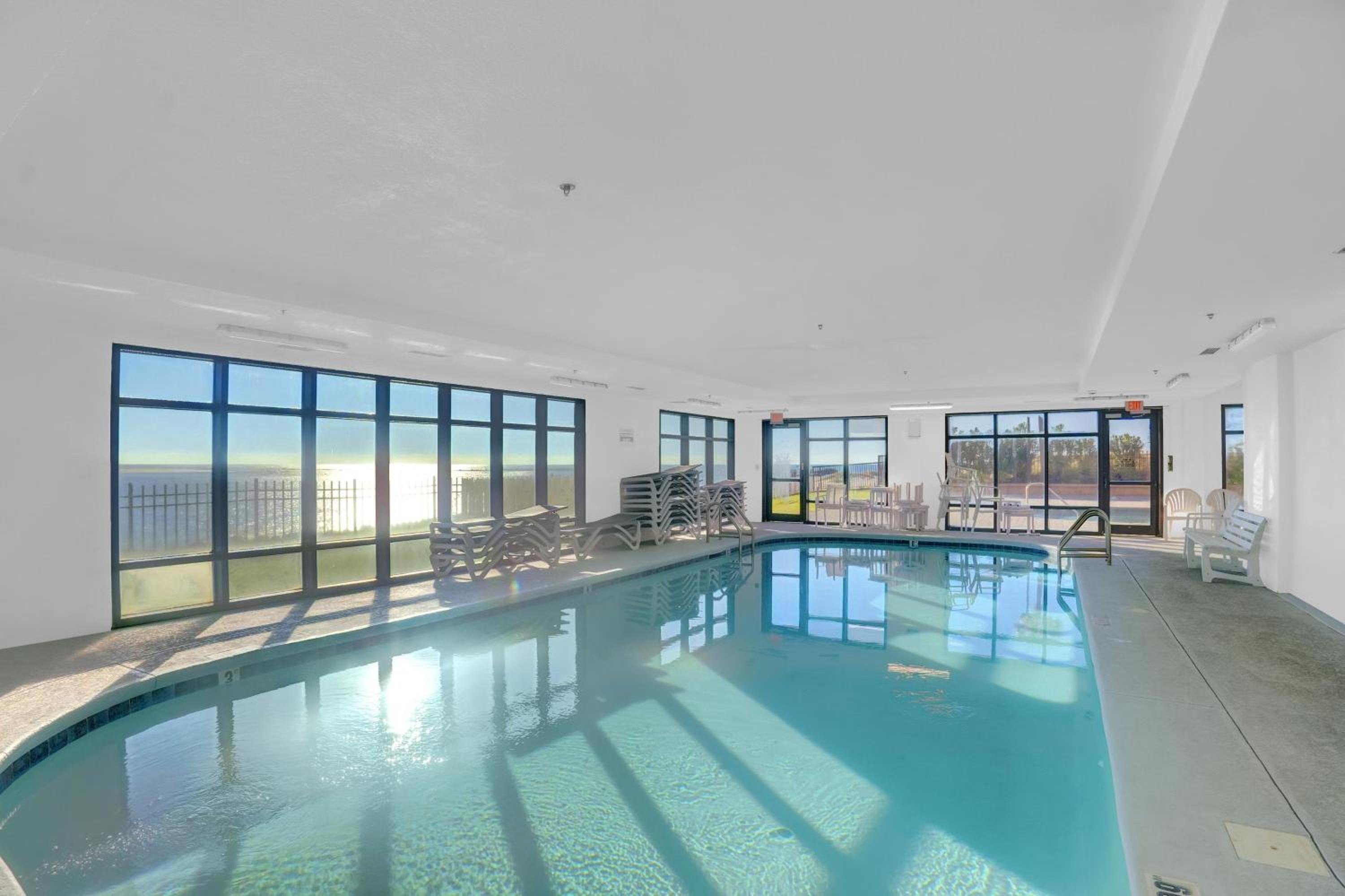 Grand Pointe 708 by Liquid Life view 4