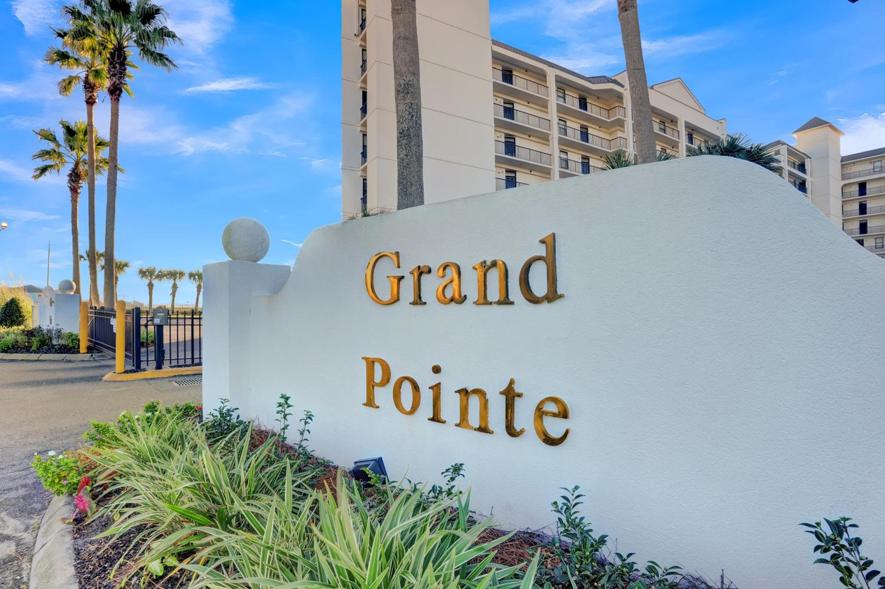 Grand Pointe 708 by Liquid Life view 5