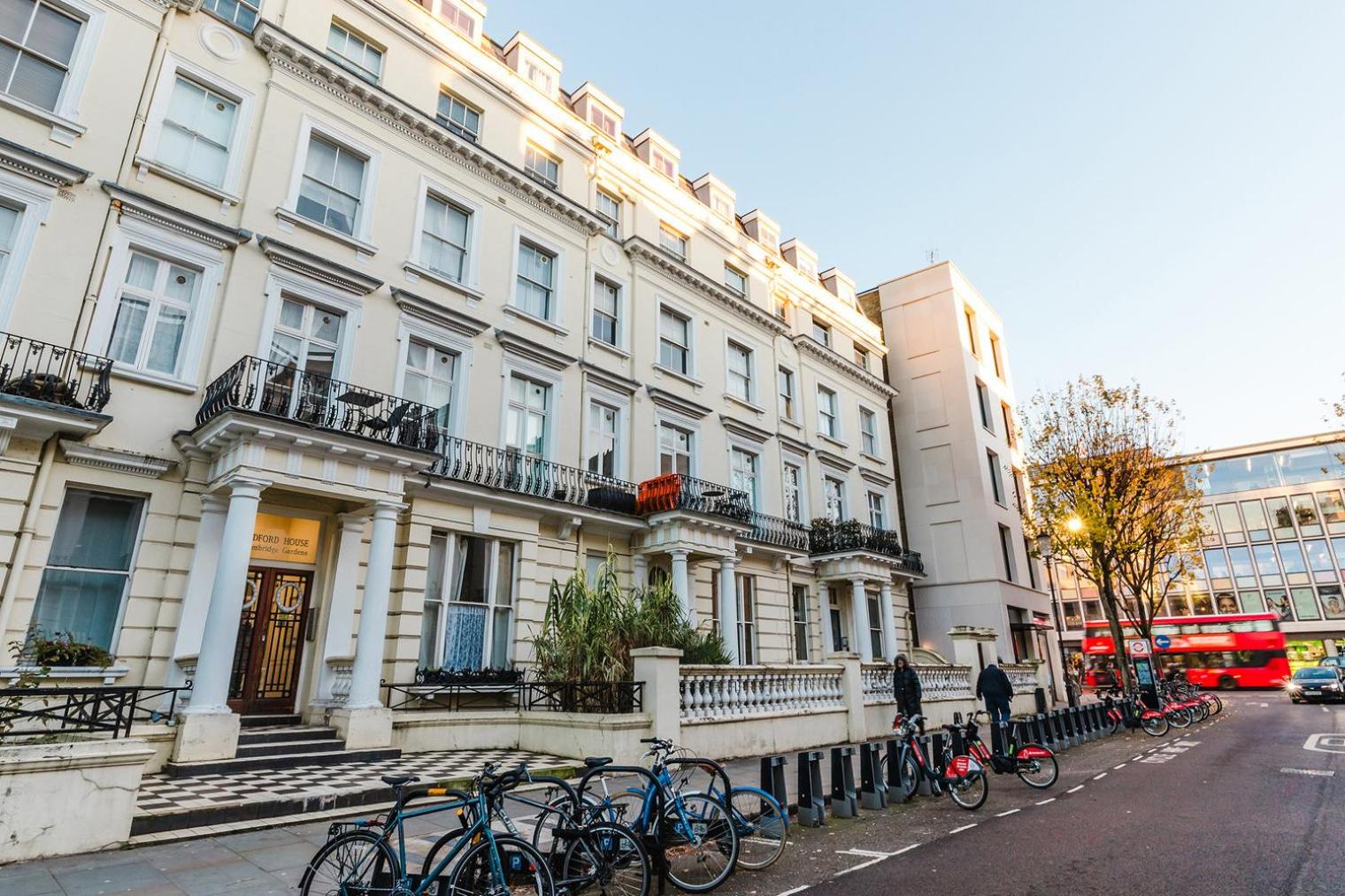 Blueground Notting Hill wd nr palace park LON-609