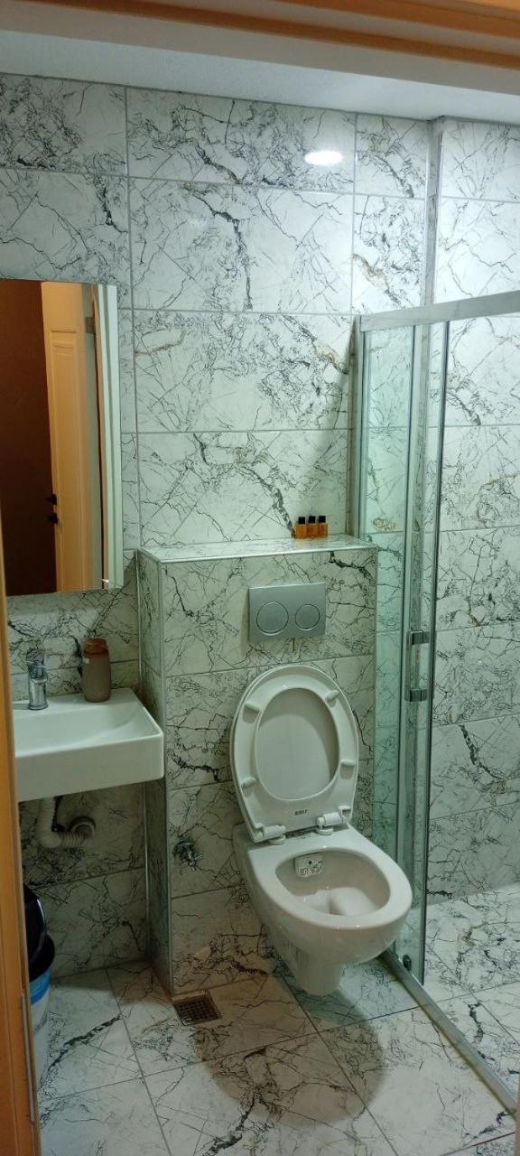 Gökotta Süit - Image 118