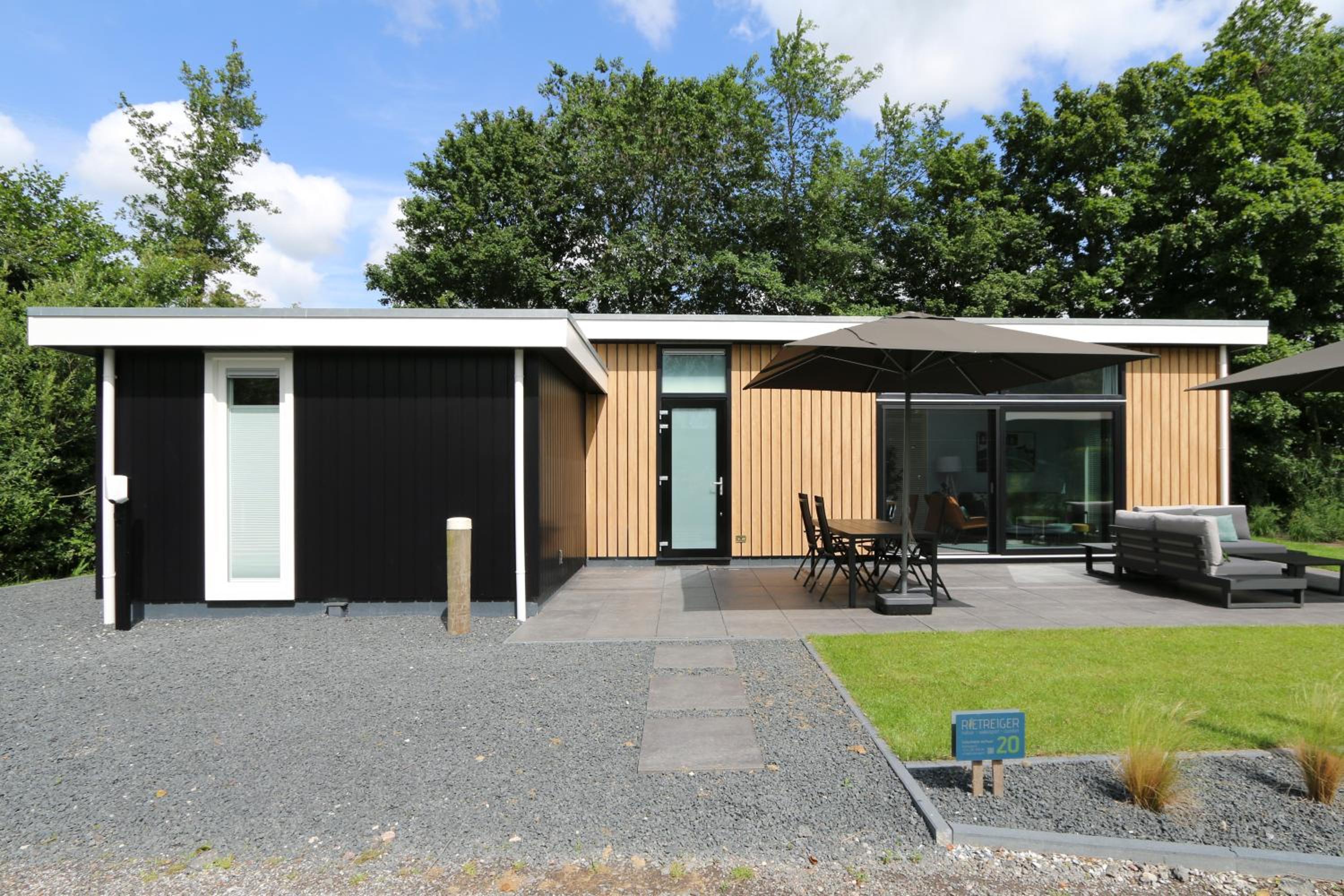 Rietreiger luxe vakantielodge in Friesland - 2 badkamers view 5